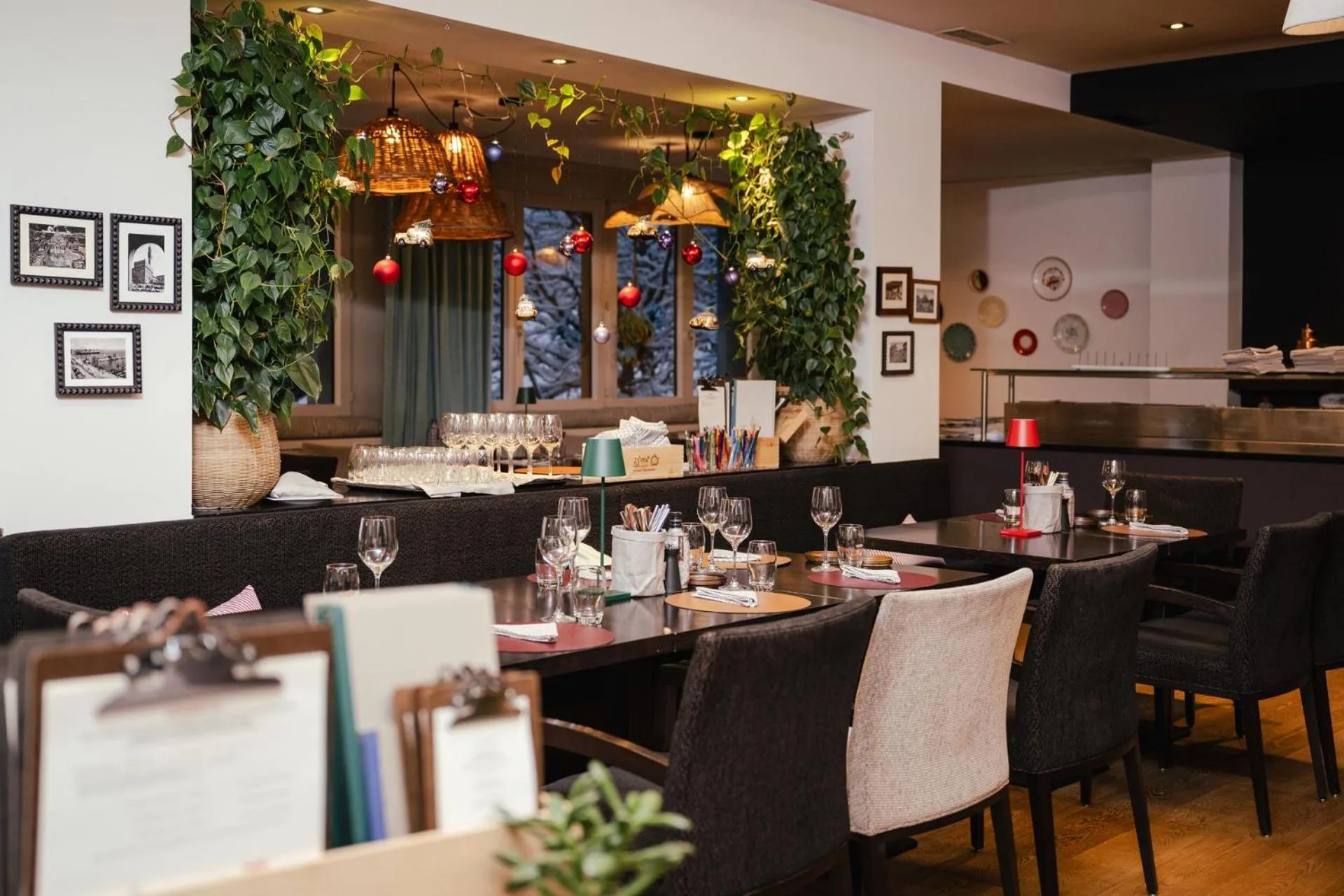 Restaurant/places to eat in signinahotel