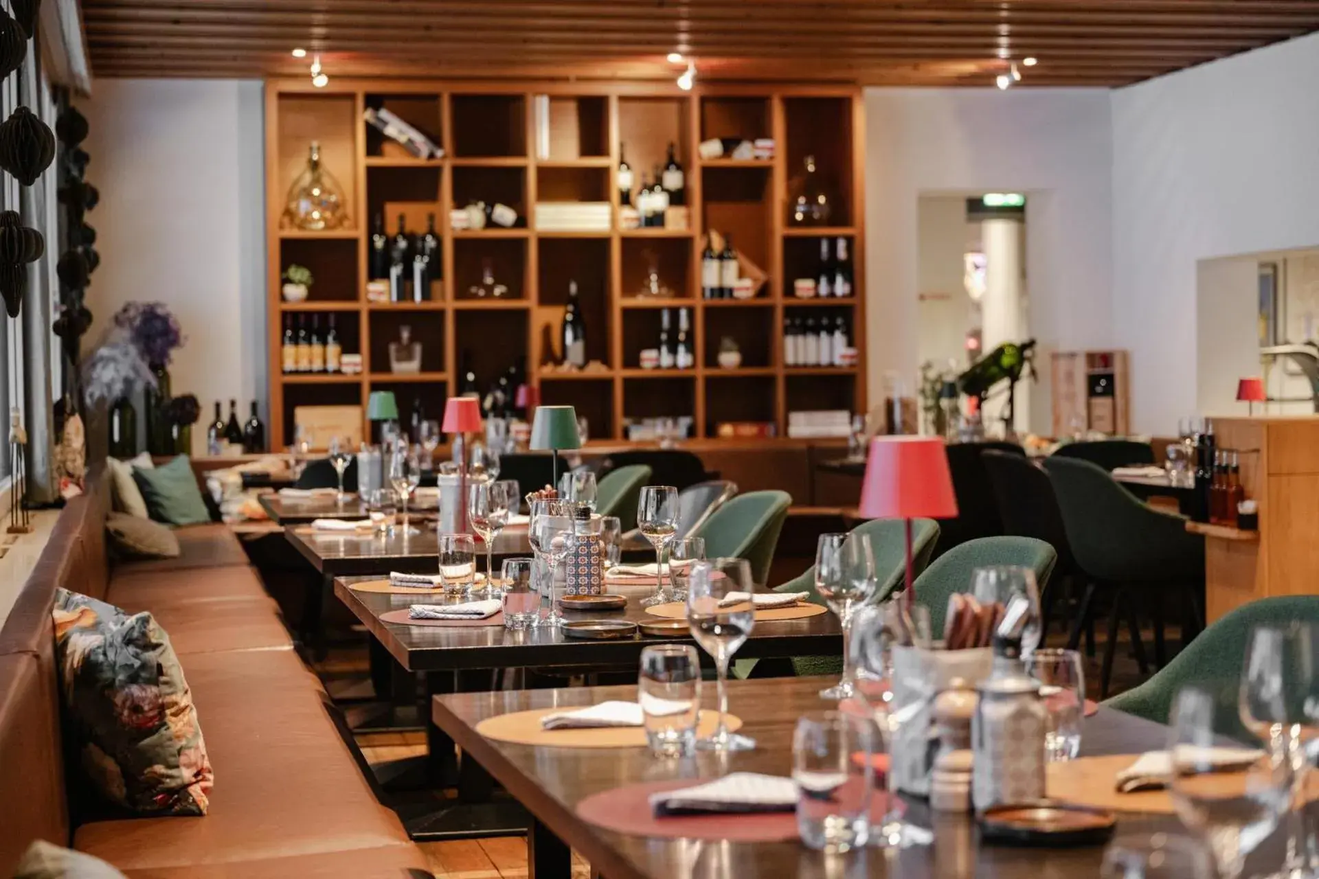 Restaurant/places to eat in signinahotel Restaurant/places to eat in signinahotel