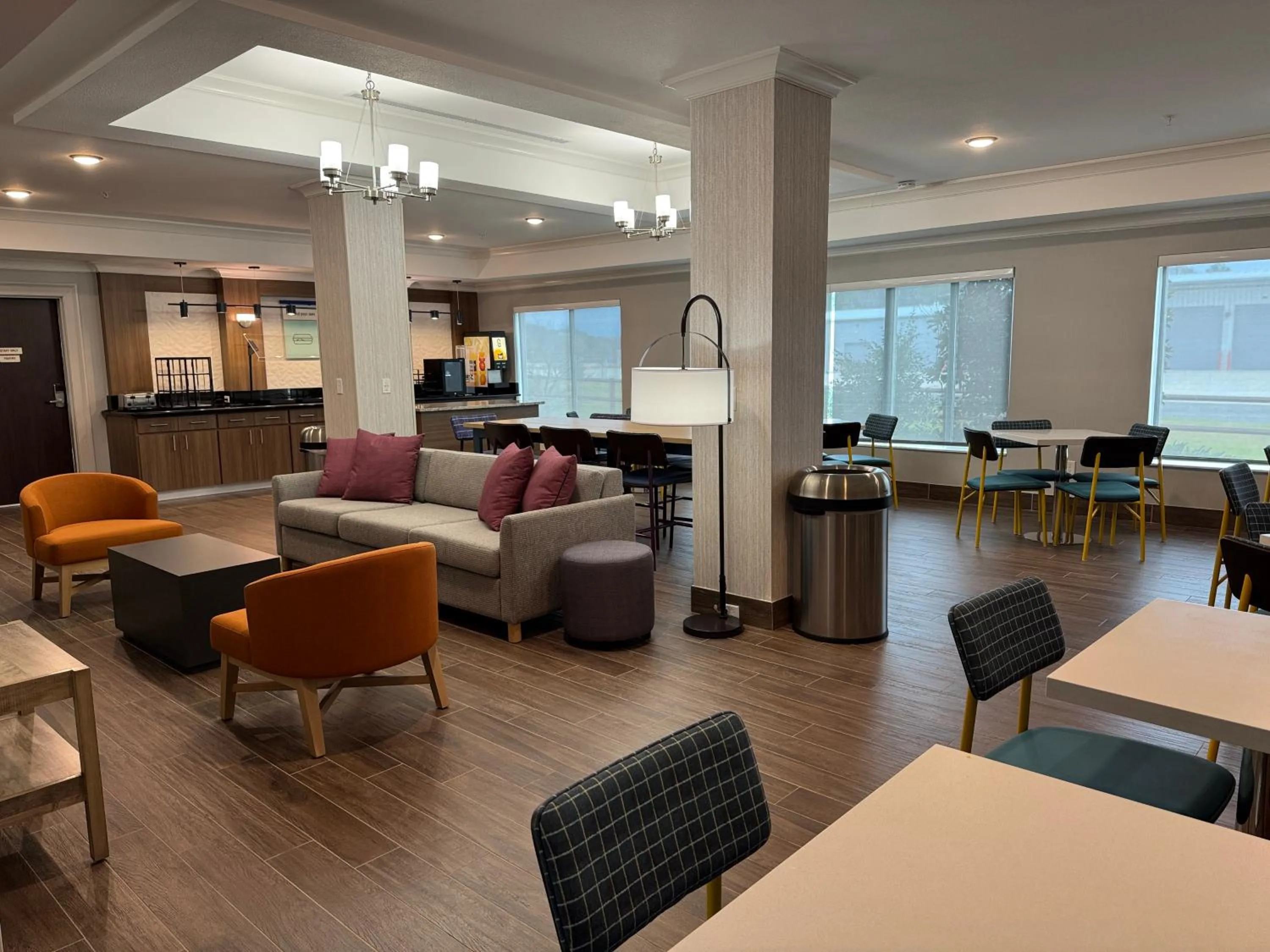 Kitchen or kitchenette in Garner Hotel Longview South by IHG