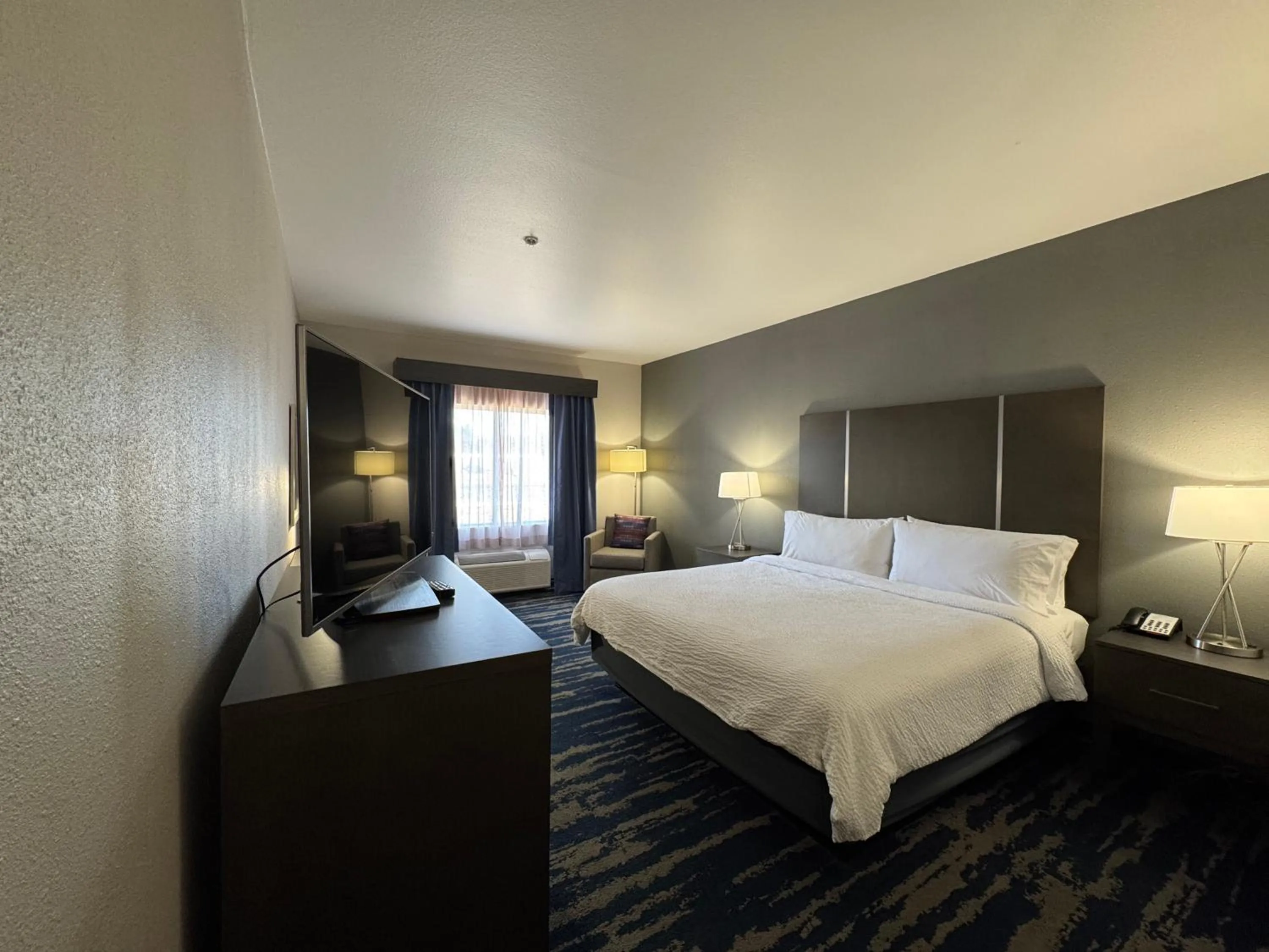 Bedroom, Bed in Garner Hotel Longview South by IHG