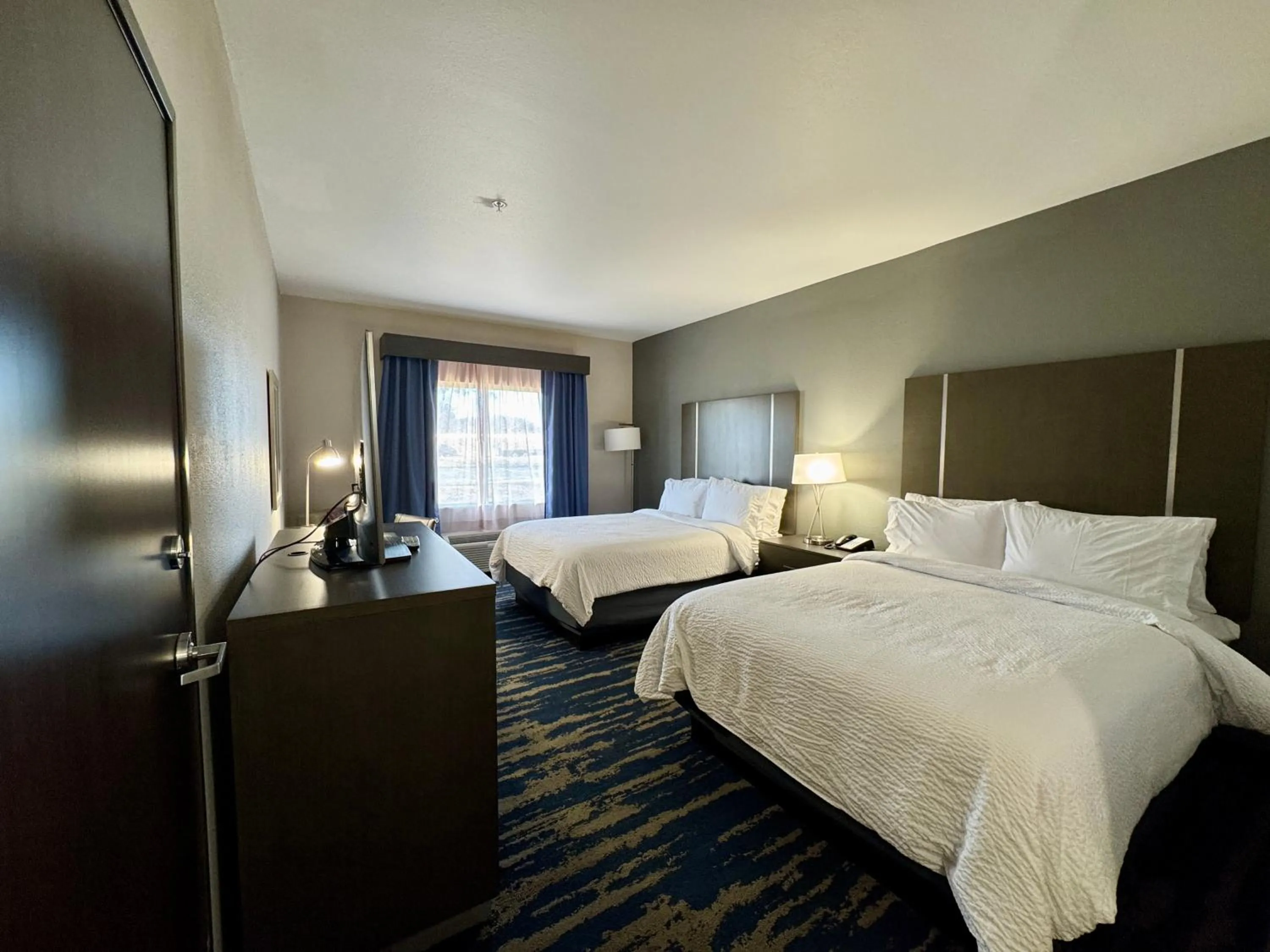 Bedroom, Bed in Garner Hotel Longview South by IHG