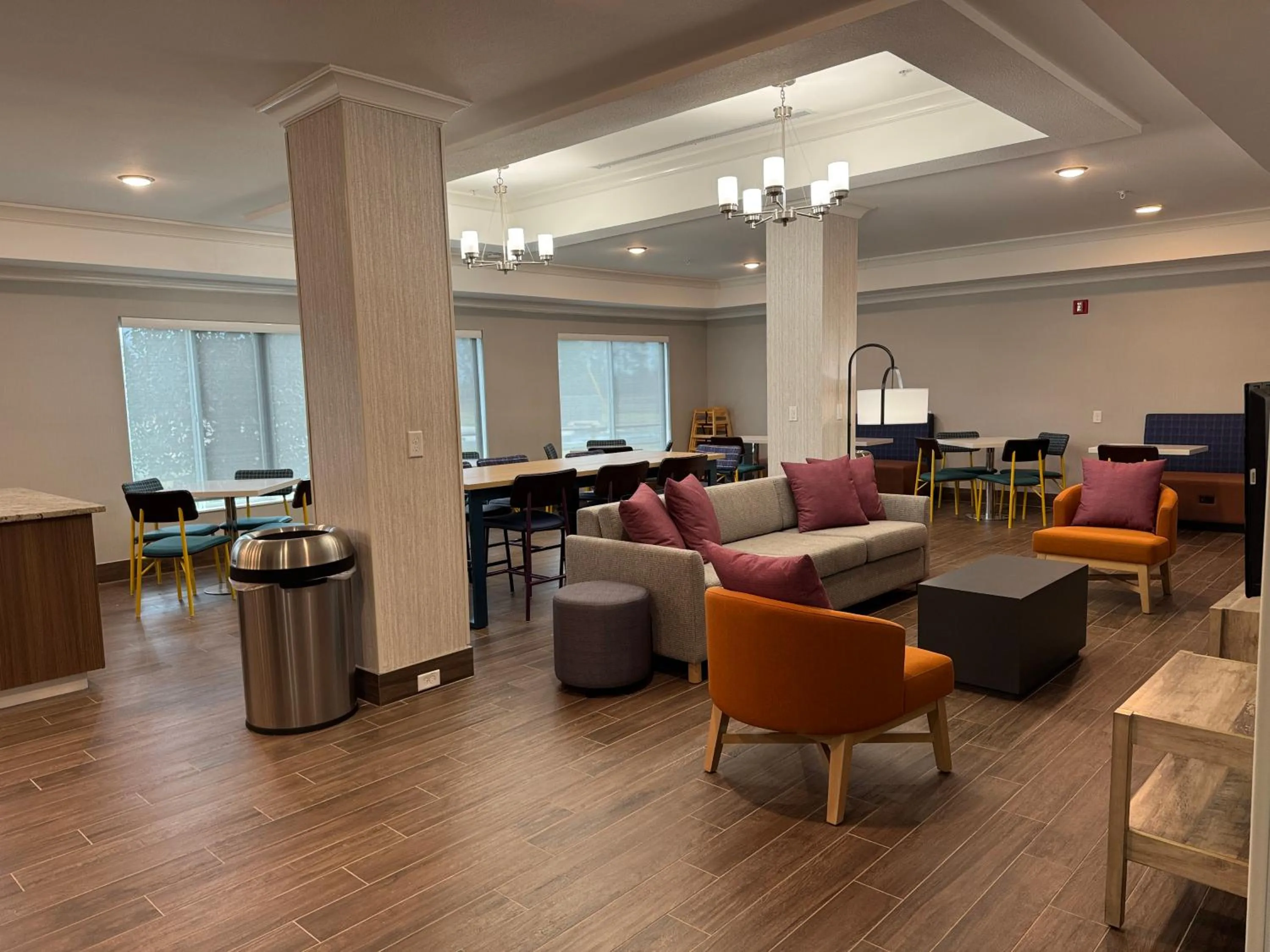 Dining area in Garner Hotel Longview South by IHG
