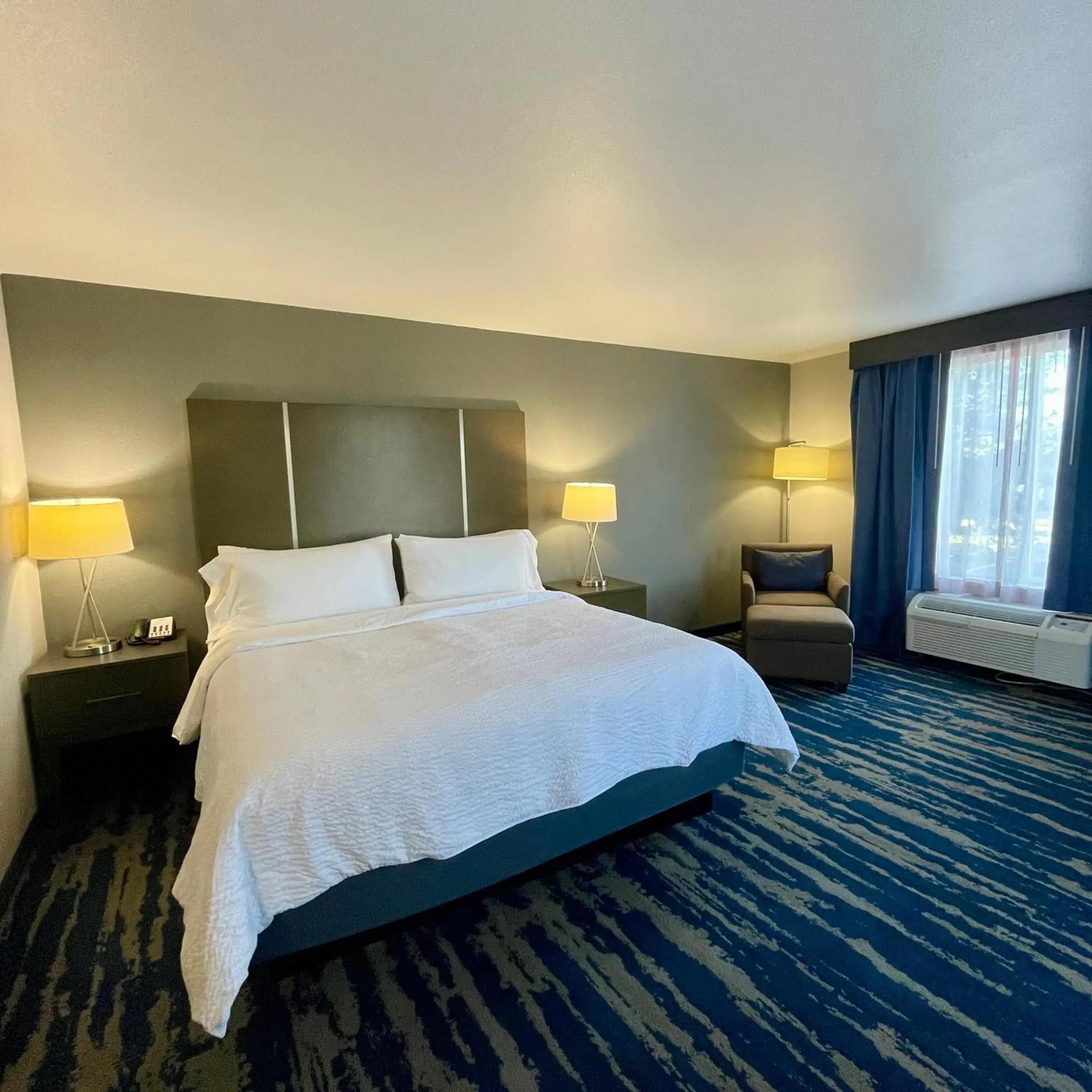 Bedroom, Bed in Garner Hotel Longview South by IHG Bedroom, Bed in Garner Hotel Longview South by IHG