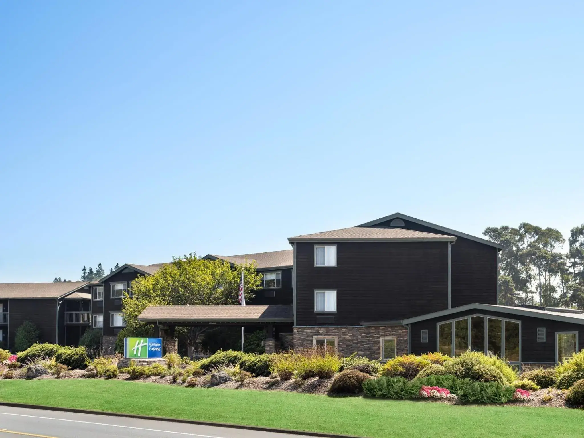 Property building in Holiday Inn Express Fort Bragg by IHG Property building in Holiday Inn Express Fort Bragg by IHG