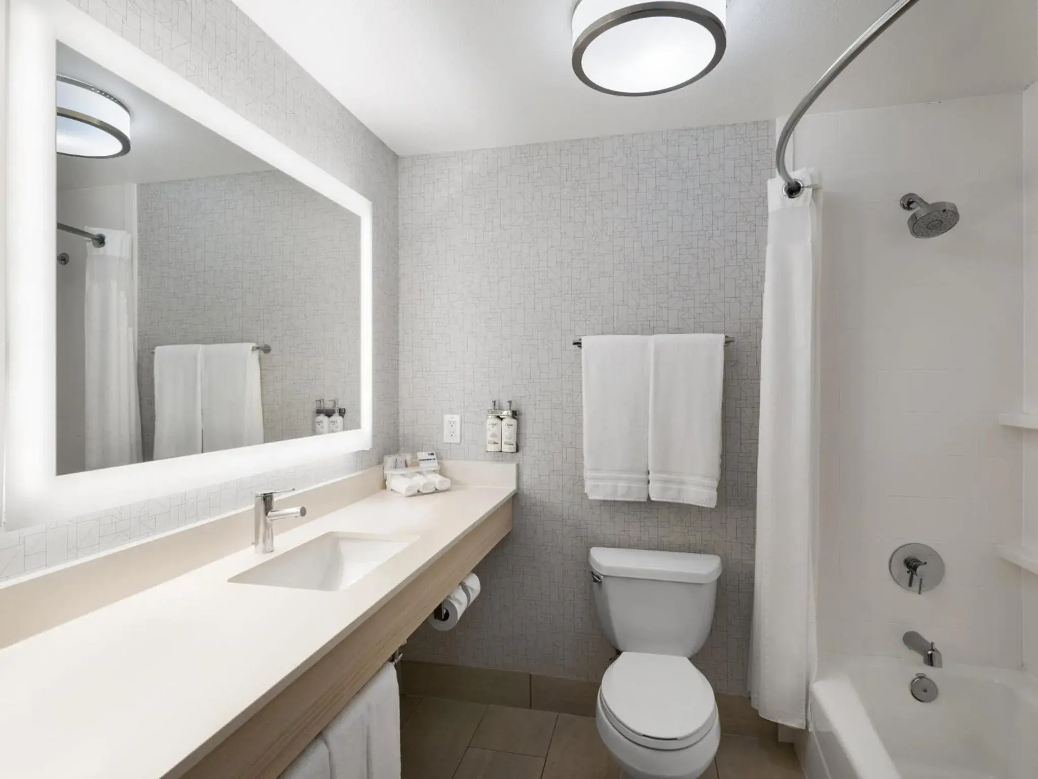 Queen Room with Two Queen Beds with View in Holiday Inn Express Fort Bragg by IHG Queen Room with Two Queen Beds with View in Holiday Inn Express Fort Bragg by IHG