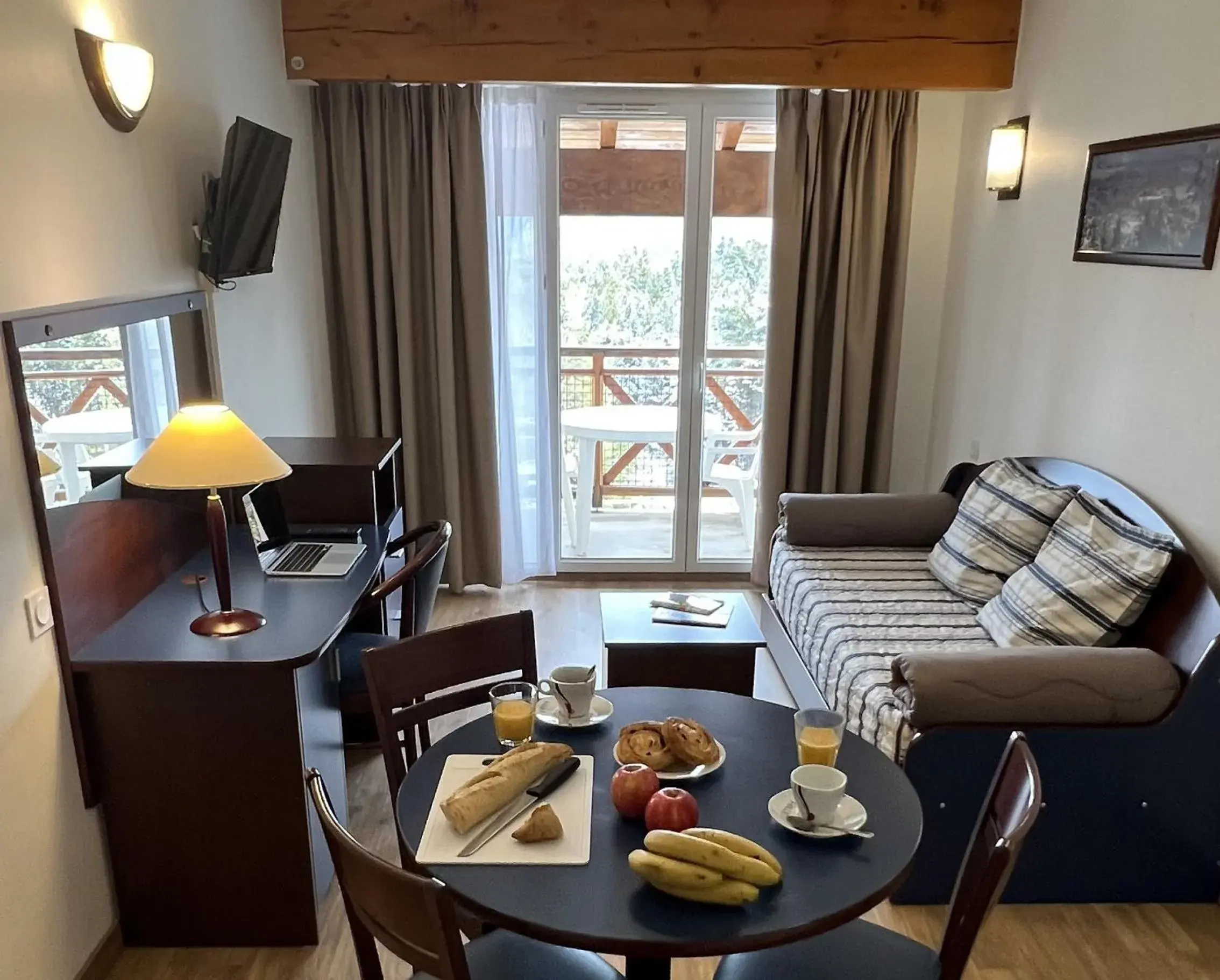 Living room in Vacancéole - Appart'Vacances Pyrénées 2000 Living room in Vacancéole - Appart'Vacances Pyrénées 2000