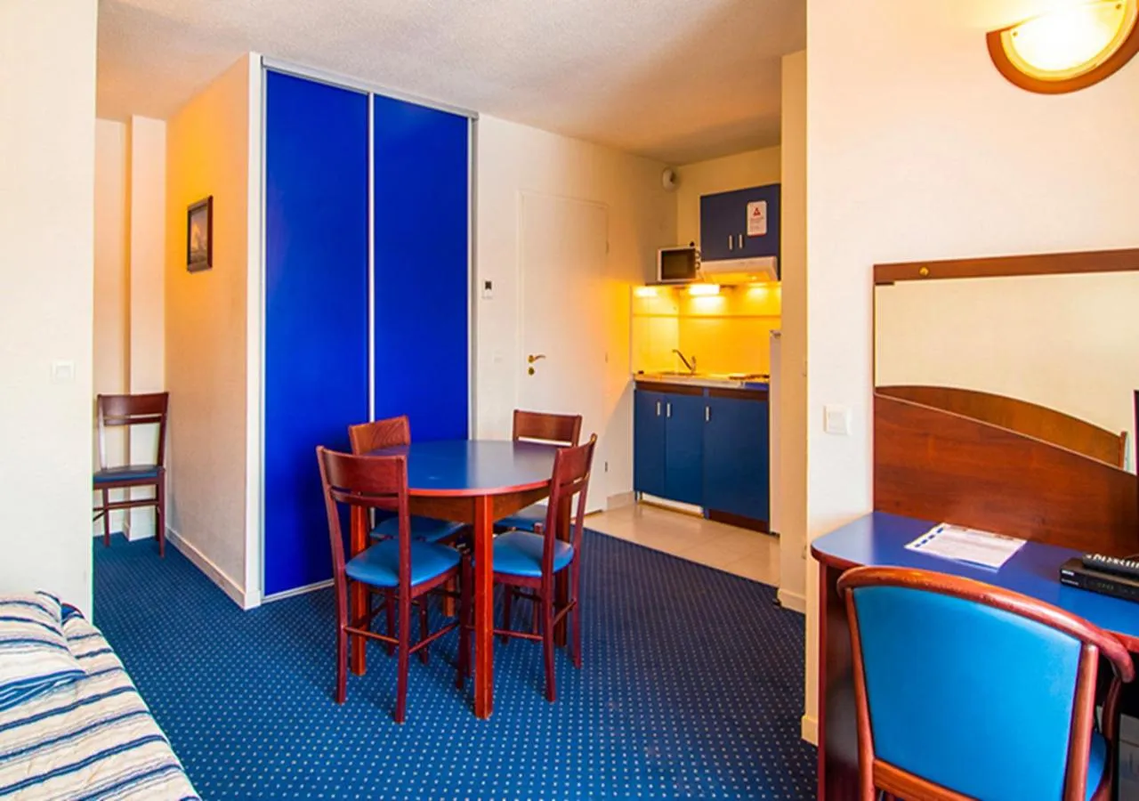 Living room, Bed in Vacancéole - Appart'Vacances Pyrénées 2000