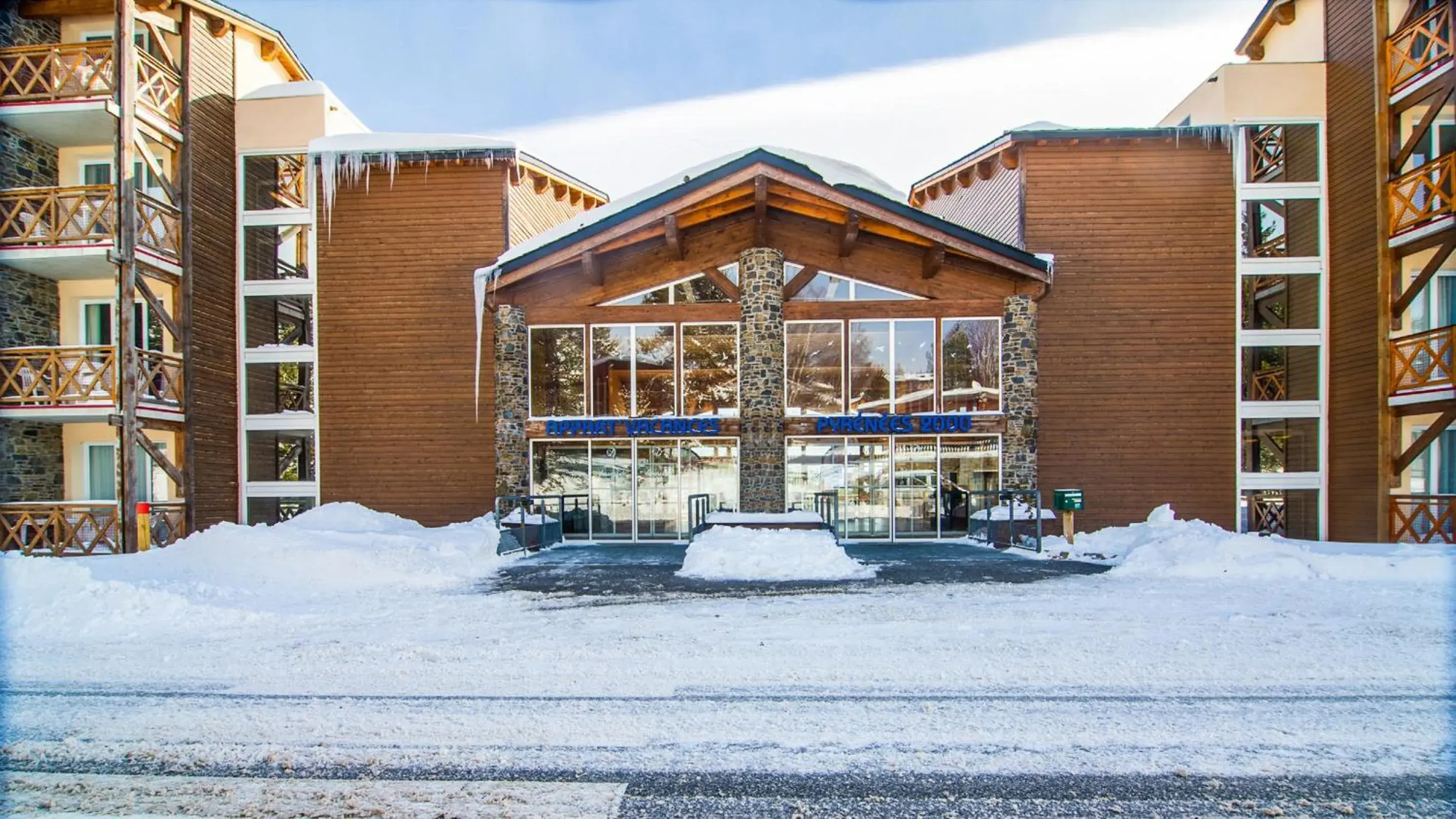 Property building in Vacancéole - Appart'Vacances Pyrénées 2000 Property building in Vacancéole - Appart'Vacances Pyrénées 2000