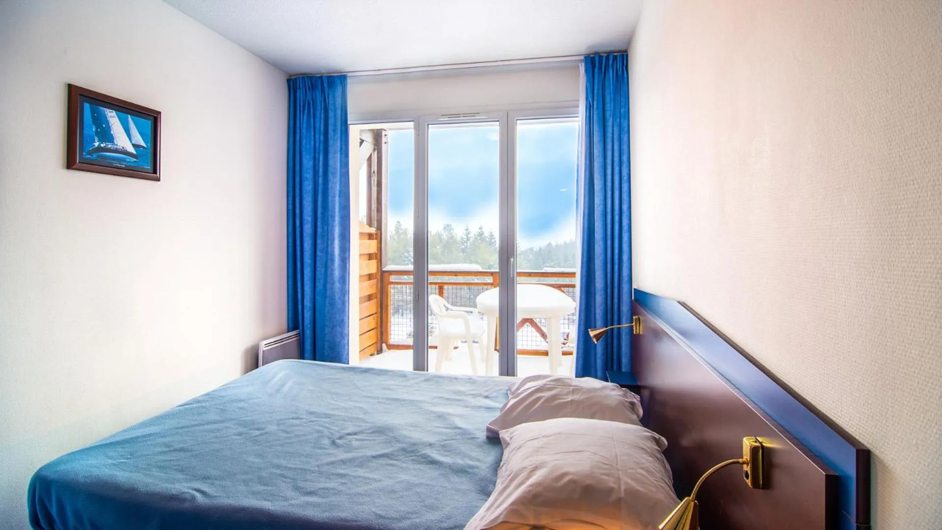 Bedroom, Bed in Vacancéole - Appart'Vacances Pyrénées 2000