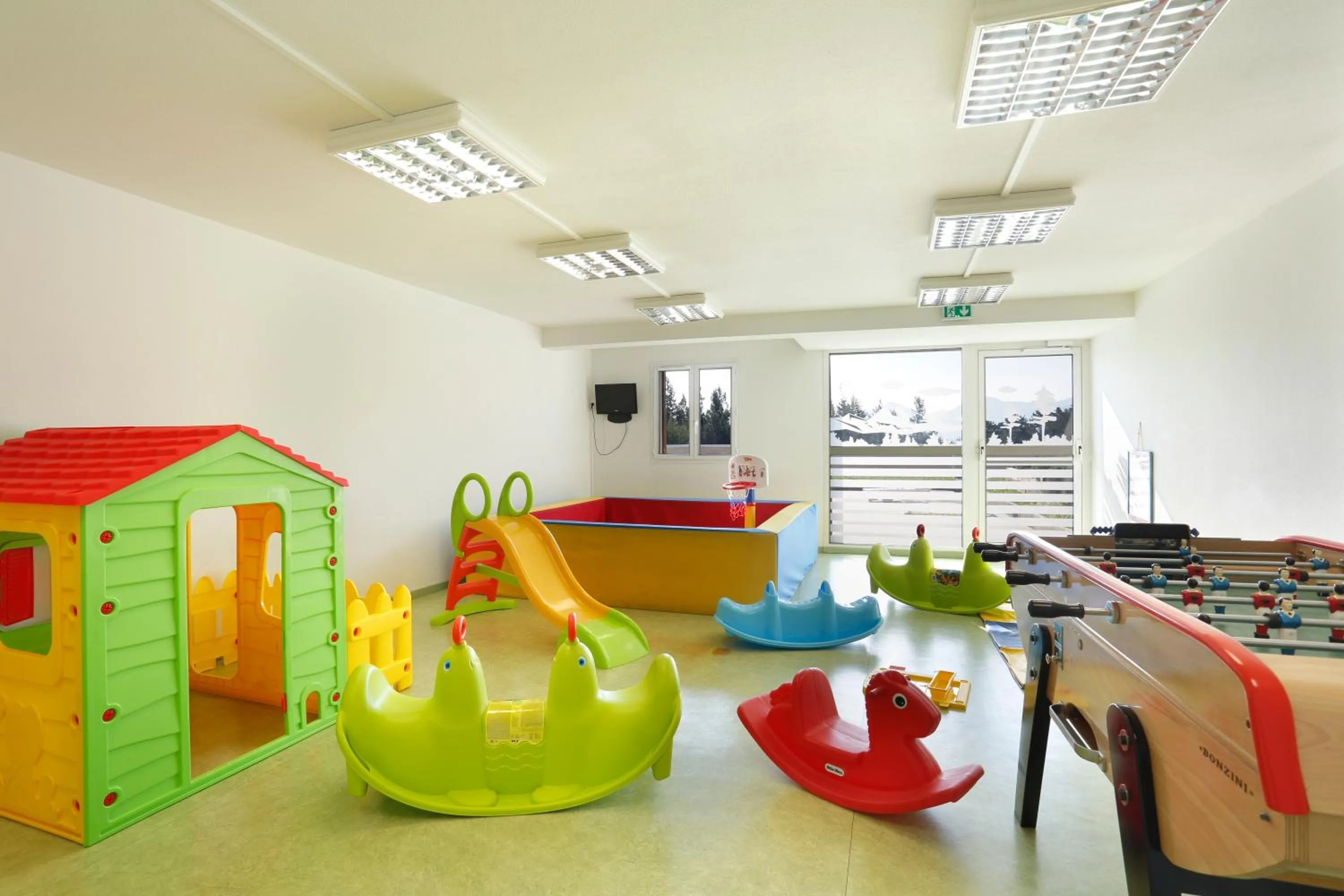 Children play ground in Vacancéole - Appart'Vacances Pyrénées 2000