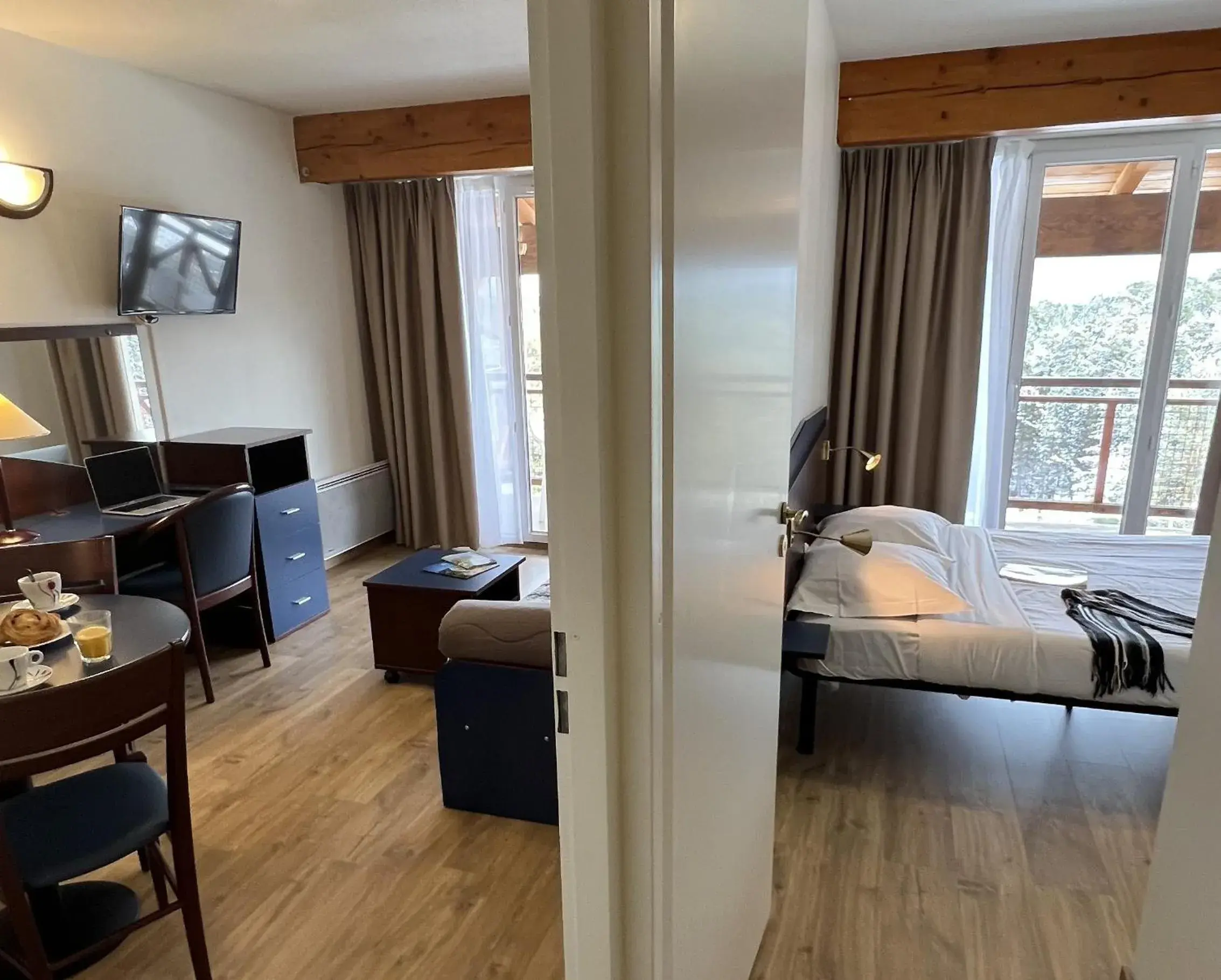 Photo of the whole room, Bed in Vacancéole - Appart'Vacances Pyrénées 2000 Photo of the whole room, Bed in Vacancéole - Appart'Vacances Pyrénées 2000