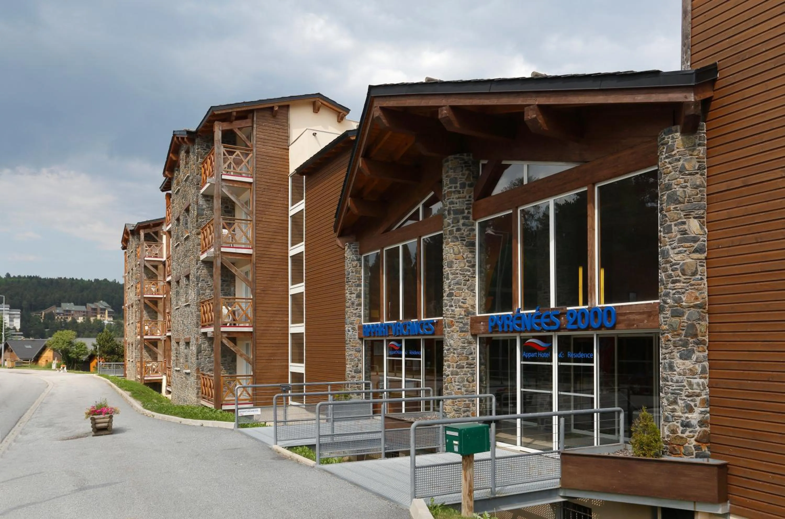 Property building in Vacancéole - Appart'Vacances Pyrénées 2000