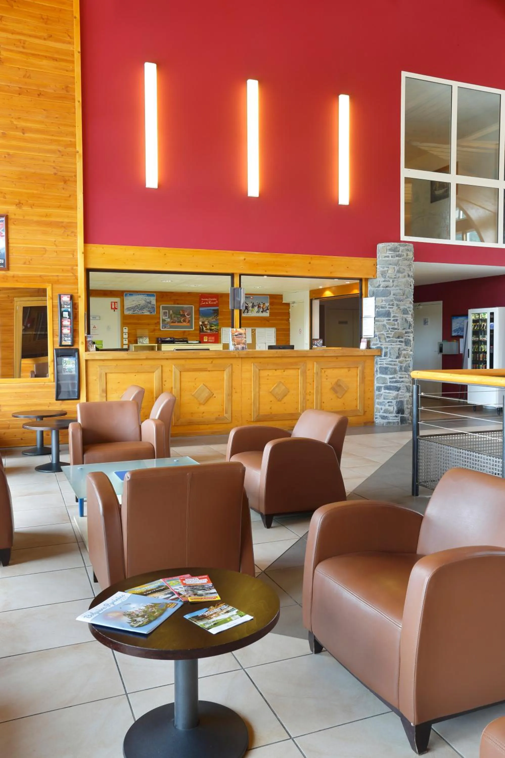 Lobby or reception in Vacancéole - Appart'Vacances Pyrénées 2000