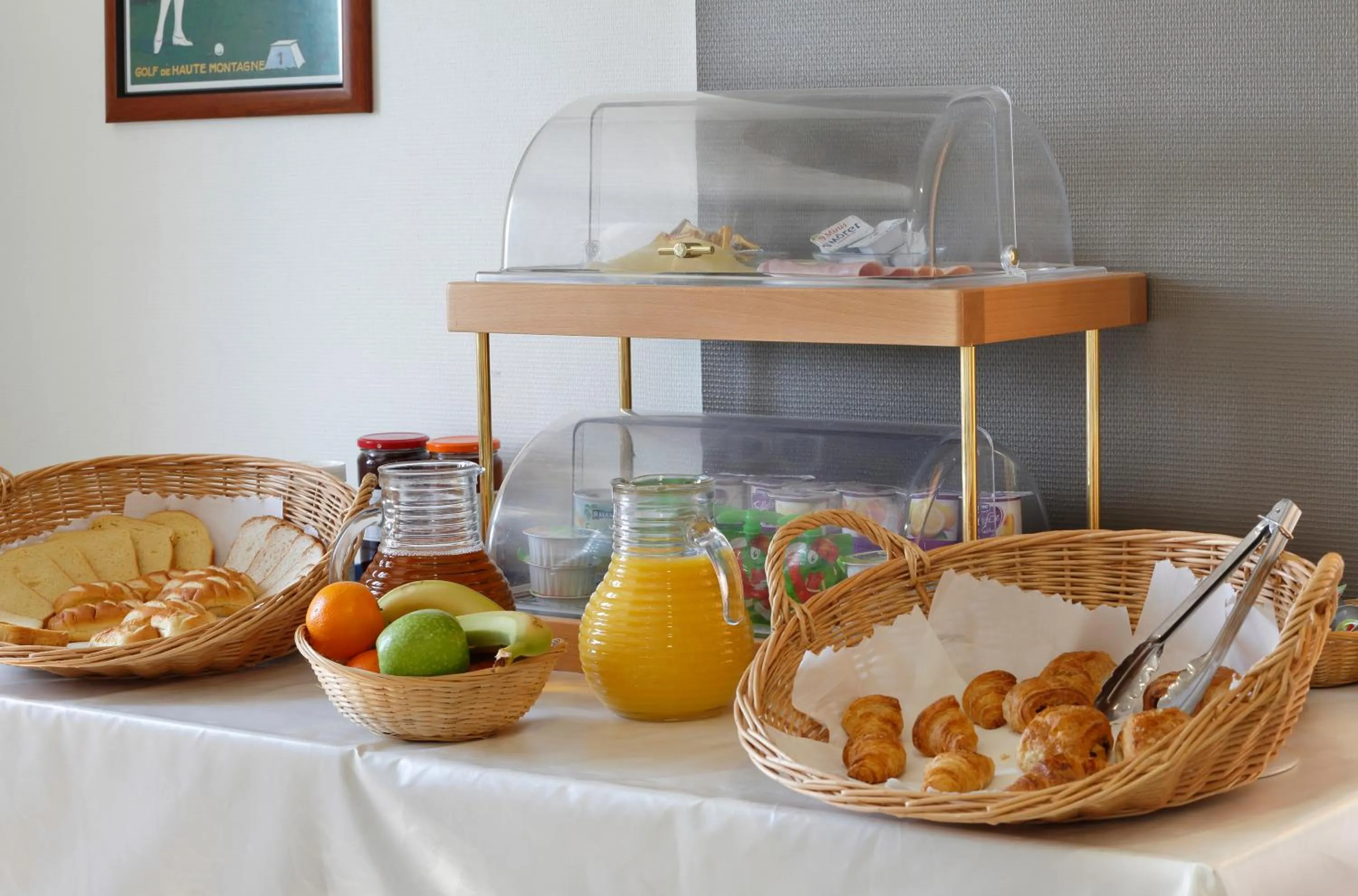 Continental breakfast in Vacancéole - Appart'Vacances Pyrénées 2000