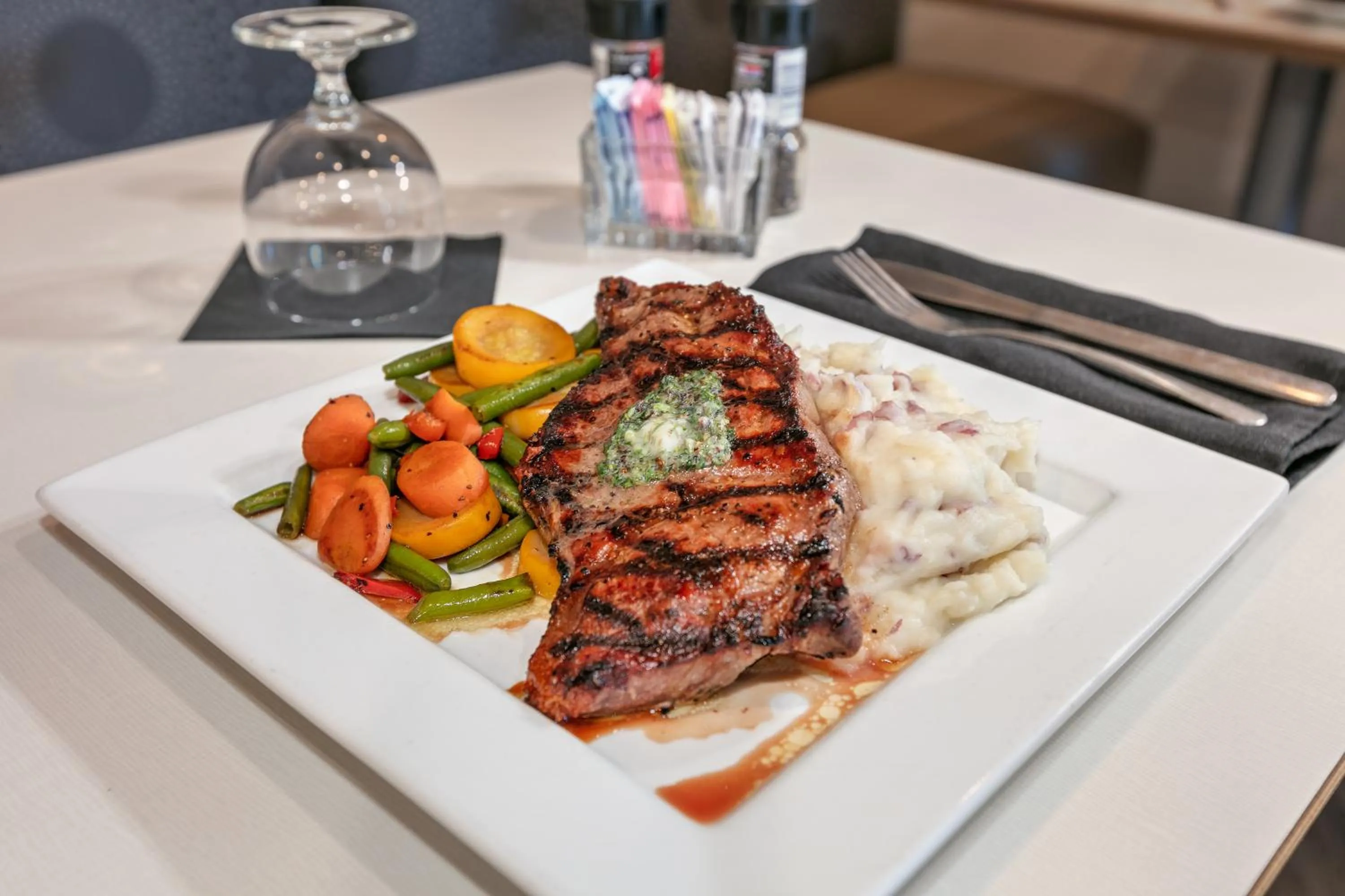 Food in Holiday Inn Houma by IHG