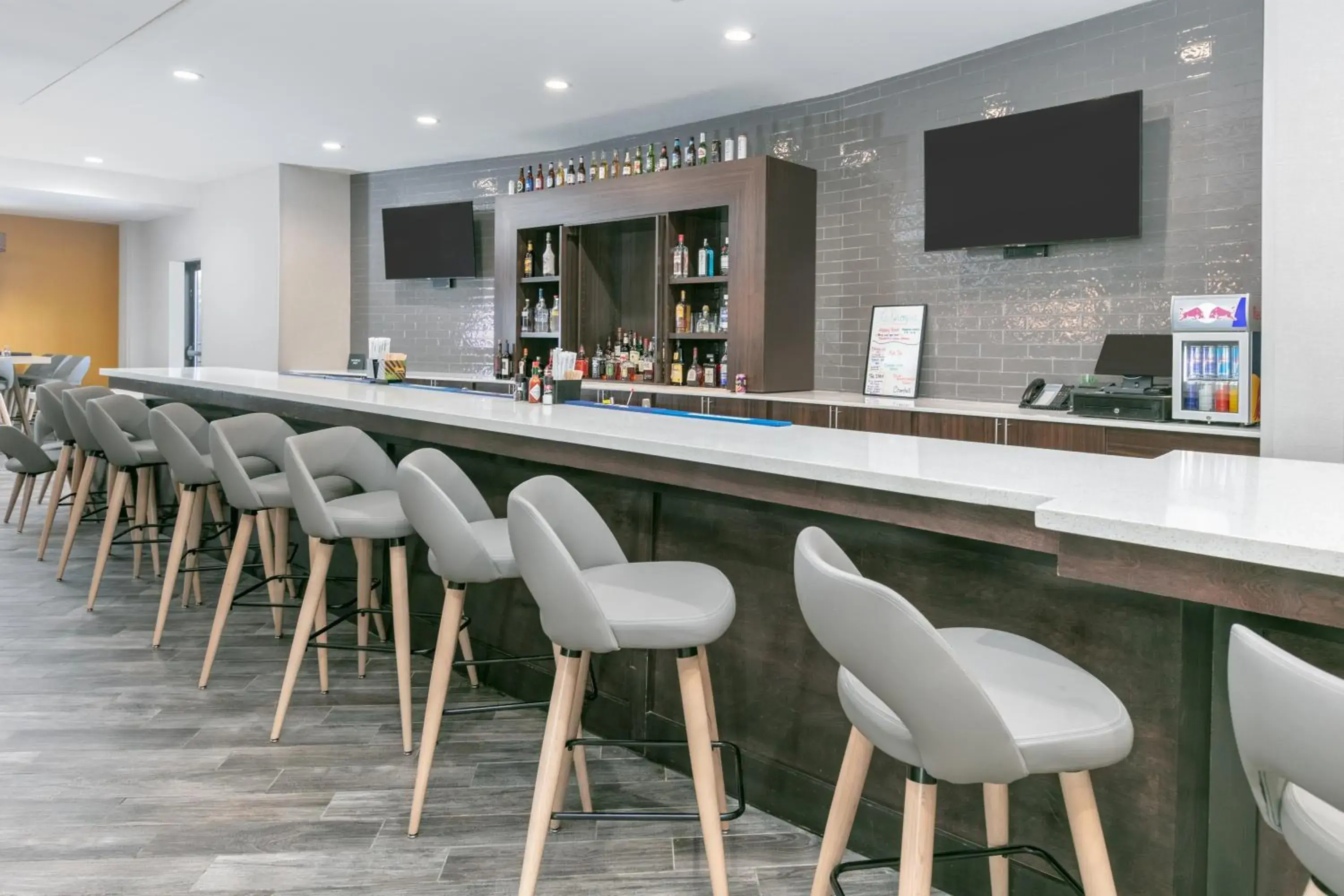 Lounge or bar in Holiday Inn Houma by IHG Lounge or bar in Holiday Inn Houma by IHG