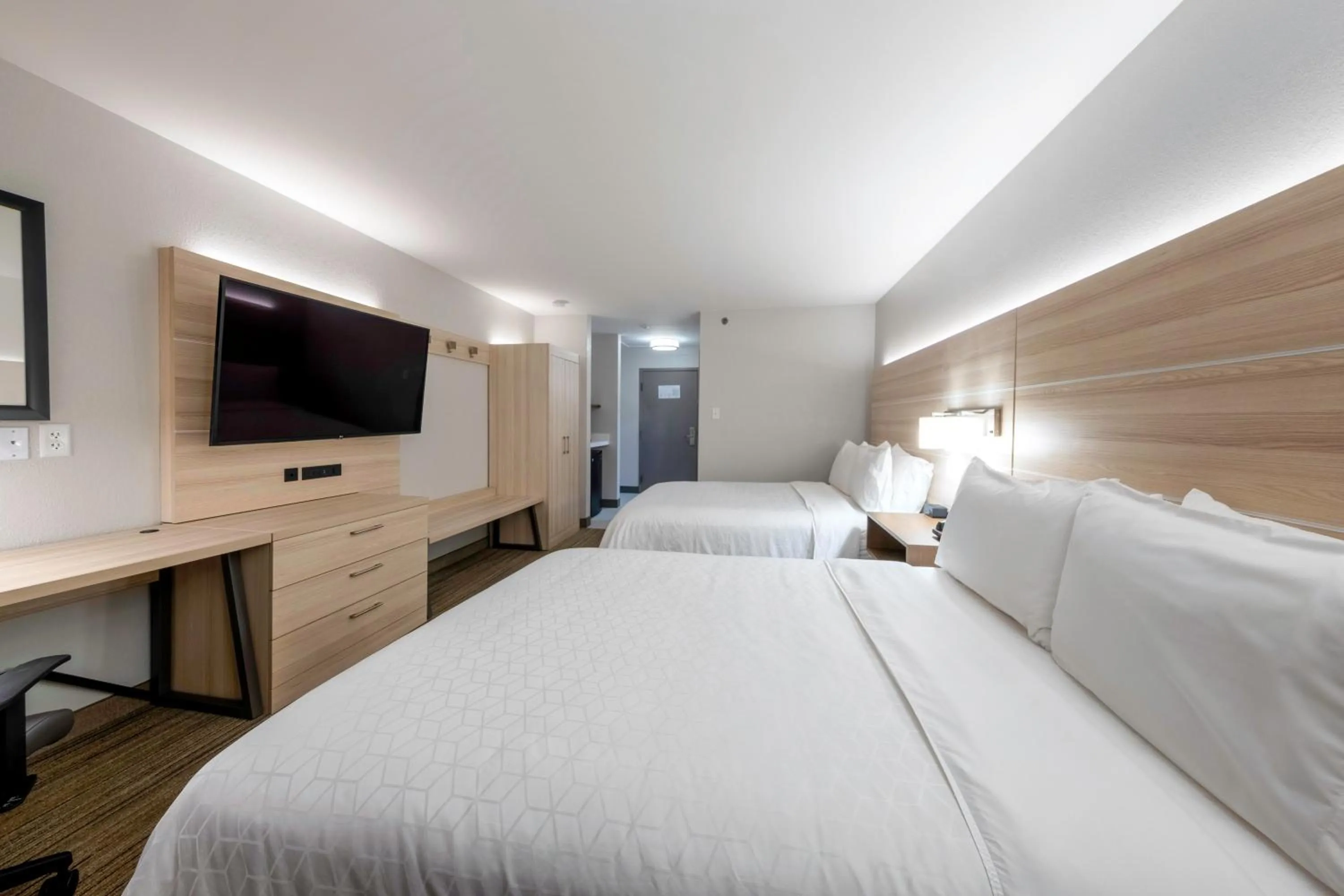 Photo of the whole room, Bed in Holiday Inn Express Hotel & Suites Petersburg/Dinwiddie by IHG