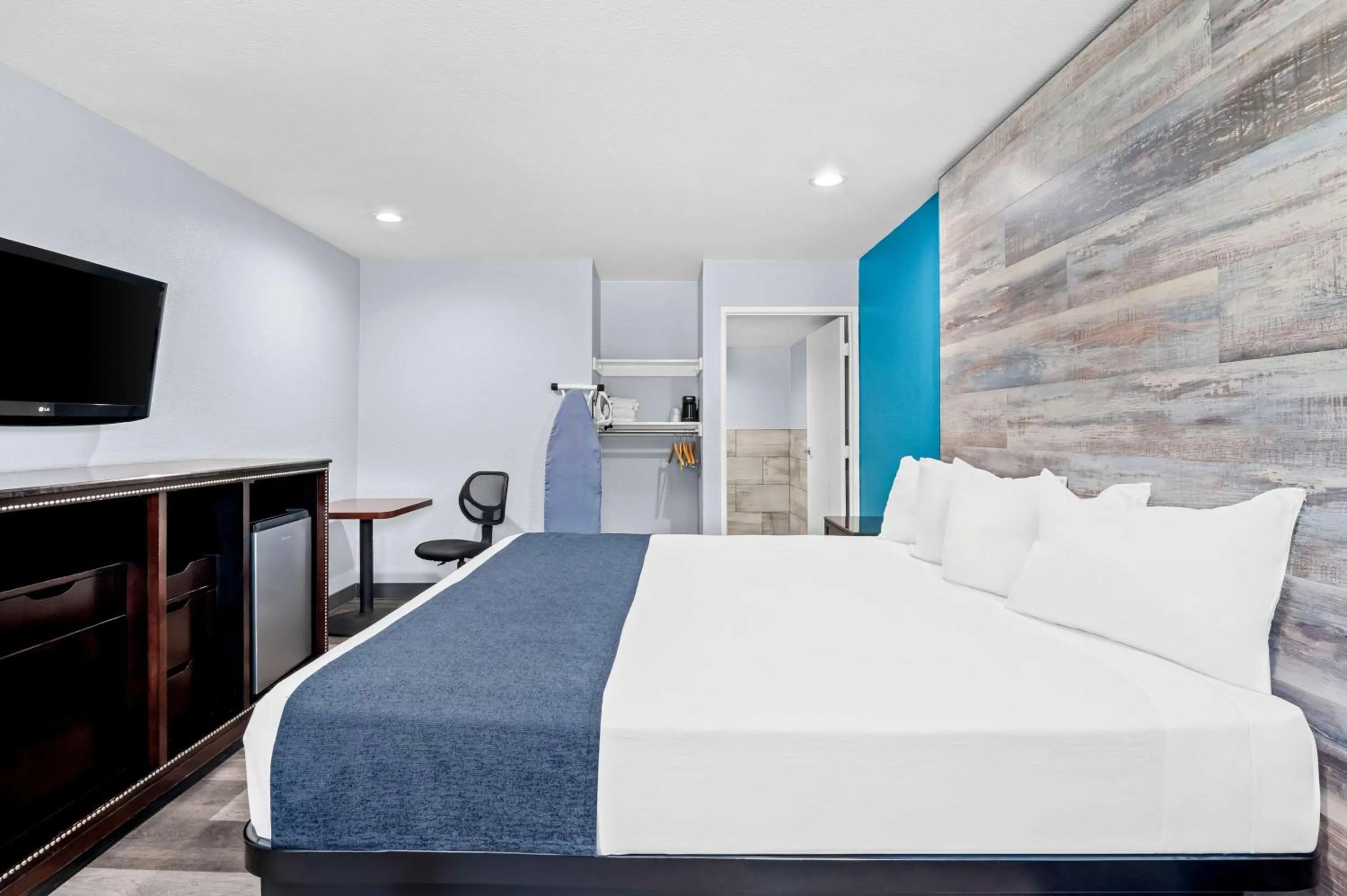 Bedroom, Bed in SureStay Hotel by Best Western Buena Park Anaheim