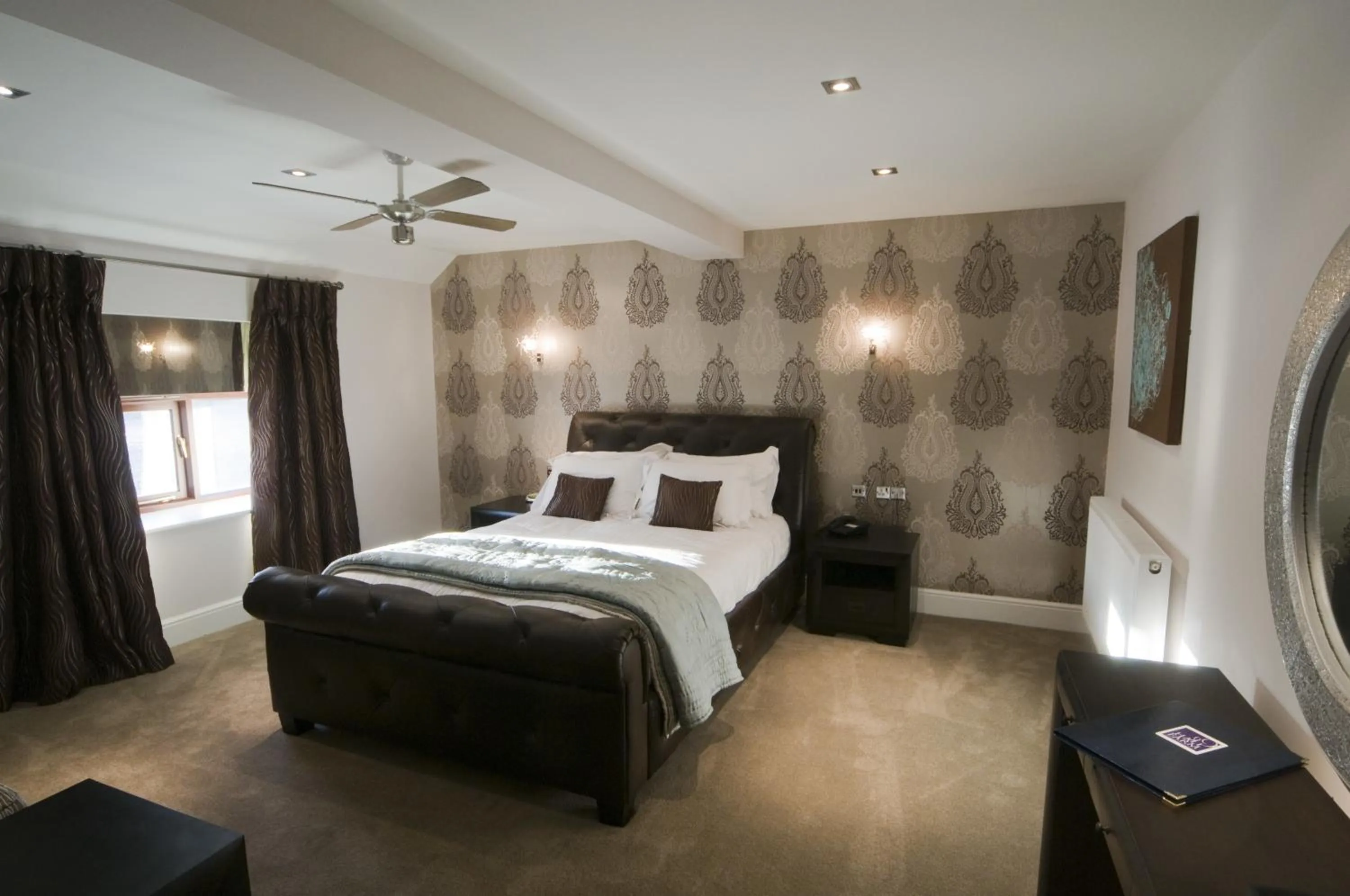Bedroom, Bed in Hall Farm Hotel And Restaurant