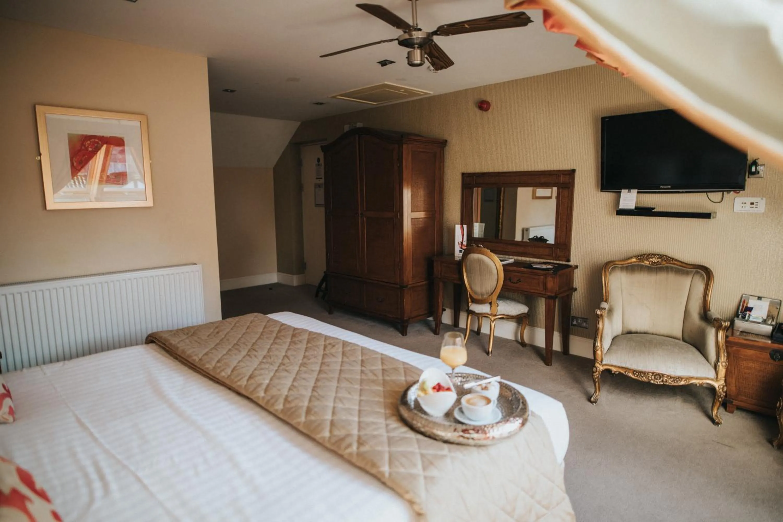 Bed in Hall Farm Hotel And Restaurant