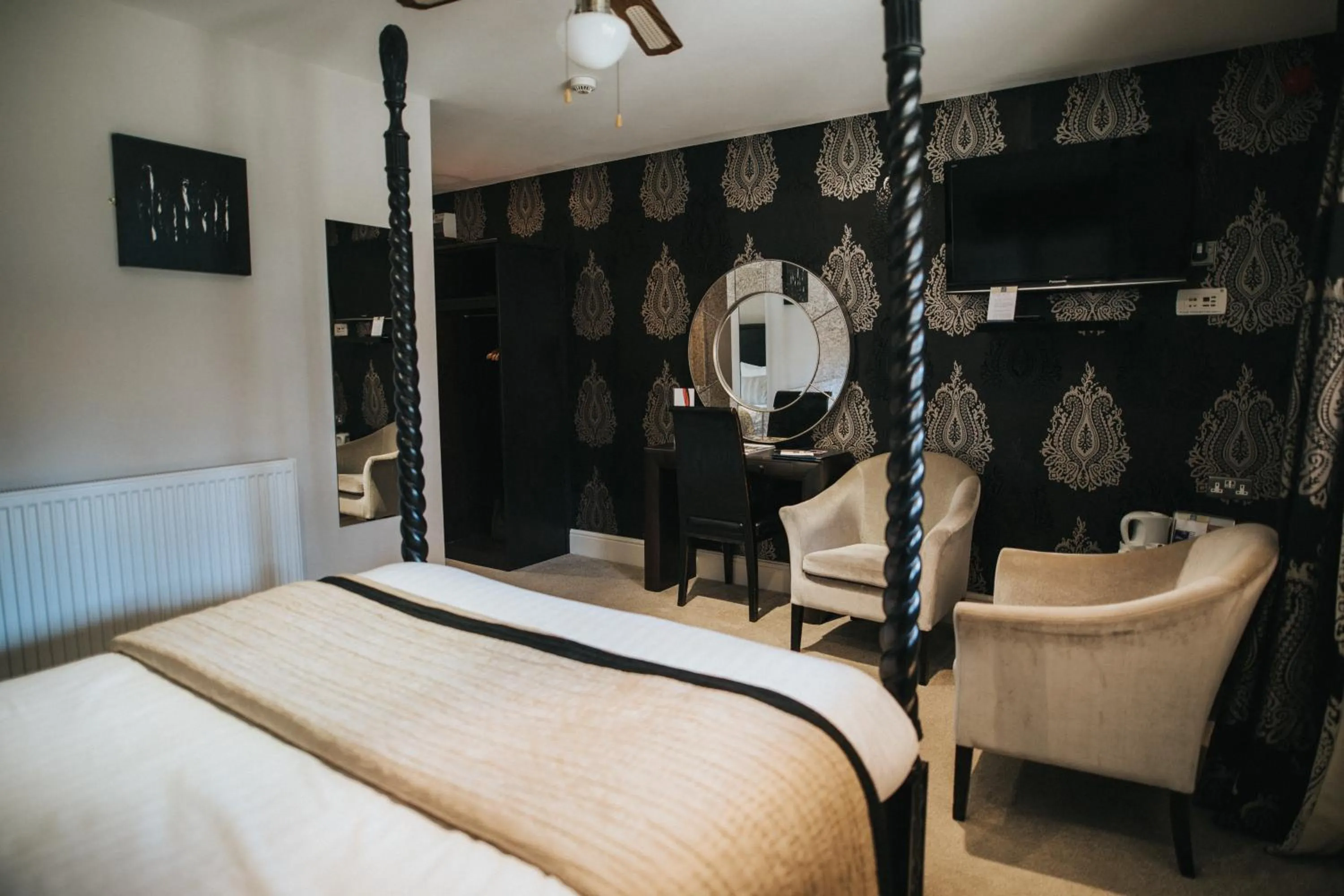 Bedroom, Bed in Hall Farm Hotel And Restaurant