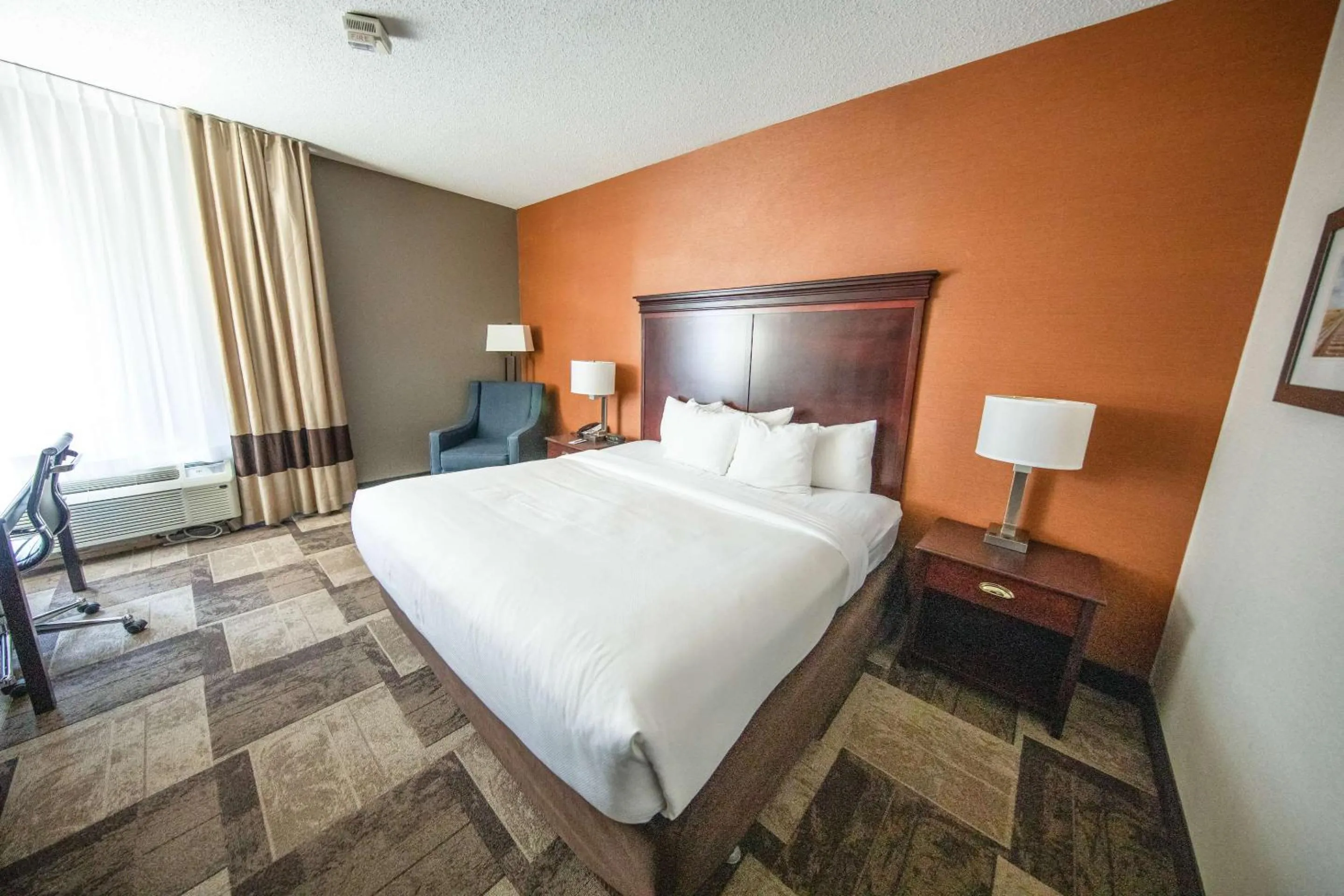 Bedroom, Bed in Comfort Inn & Suites Hutchinson