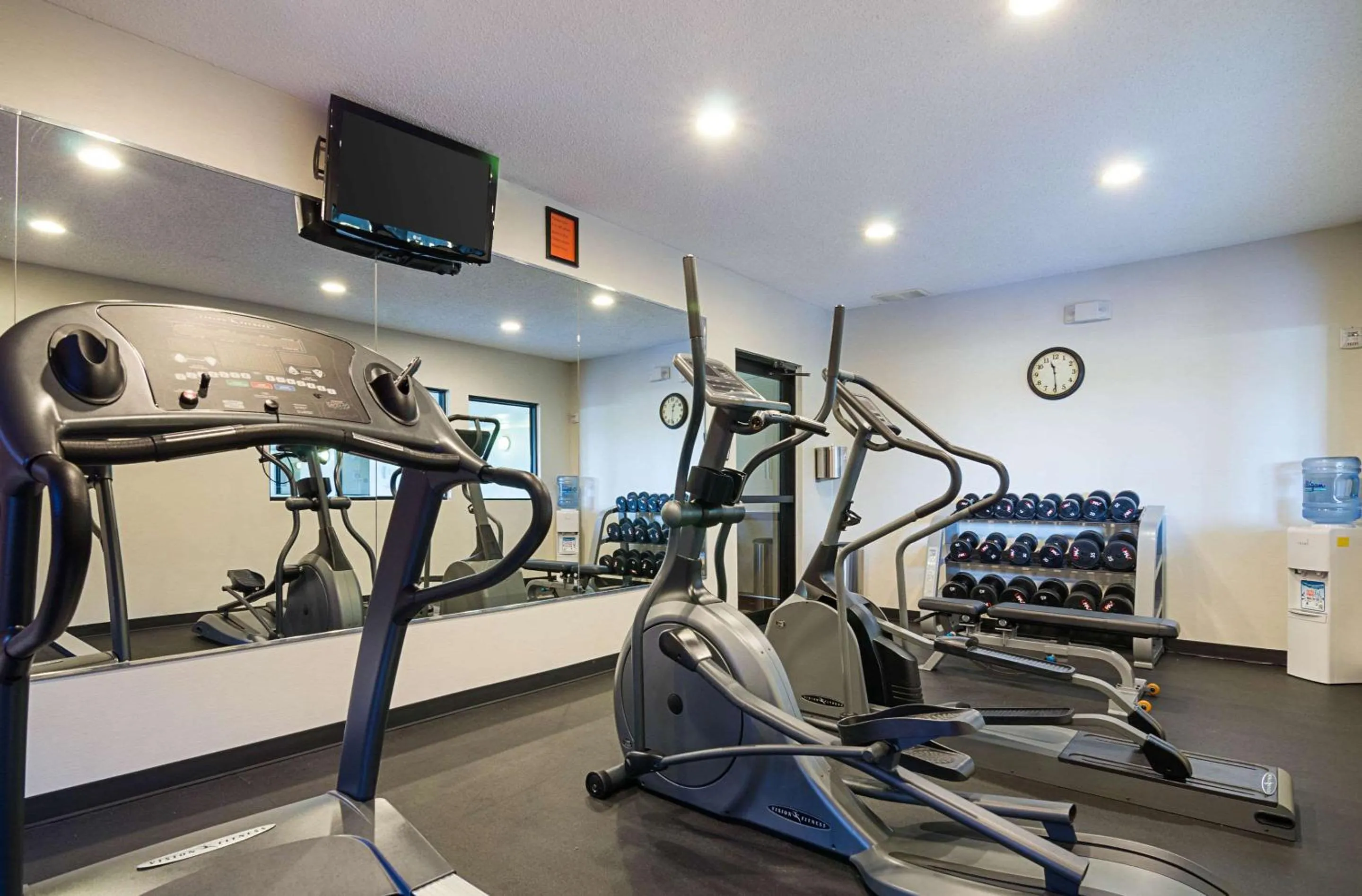Fitness centre/facilities in Comfort Inn & Suites Hutchinson