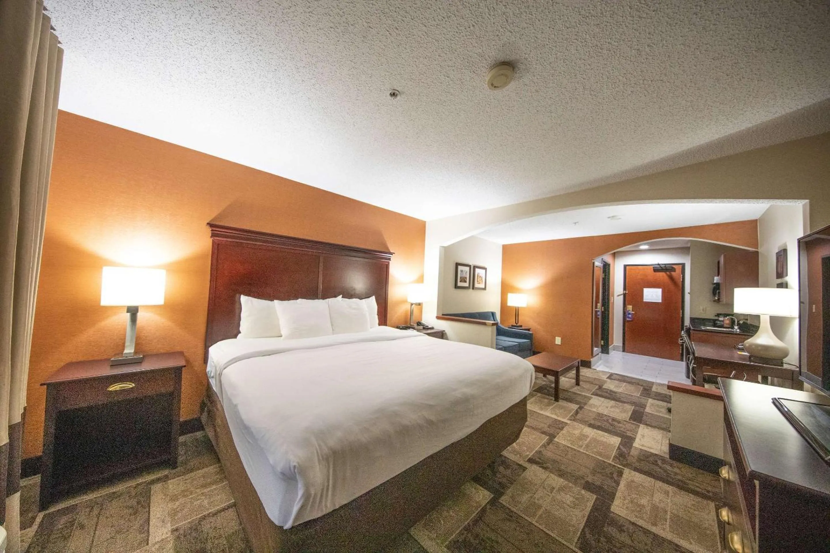 Bedroom, Bed in Comfort Inn & Suites Hutchinson