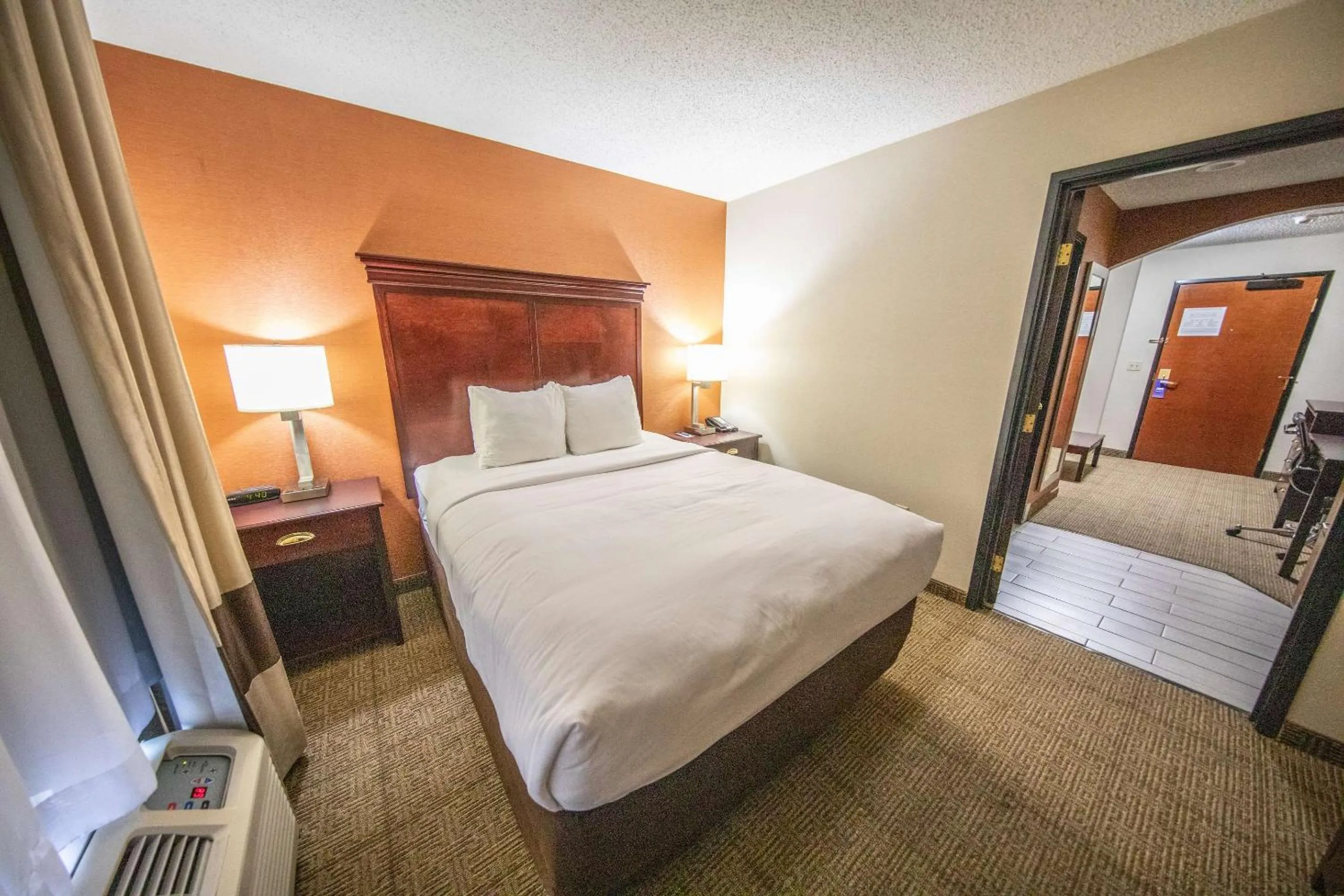 Bedroom, Bed in Comfort Inn & Suites Hutchinson