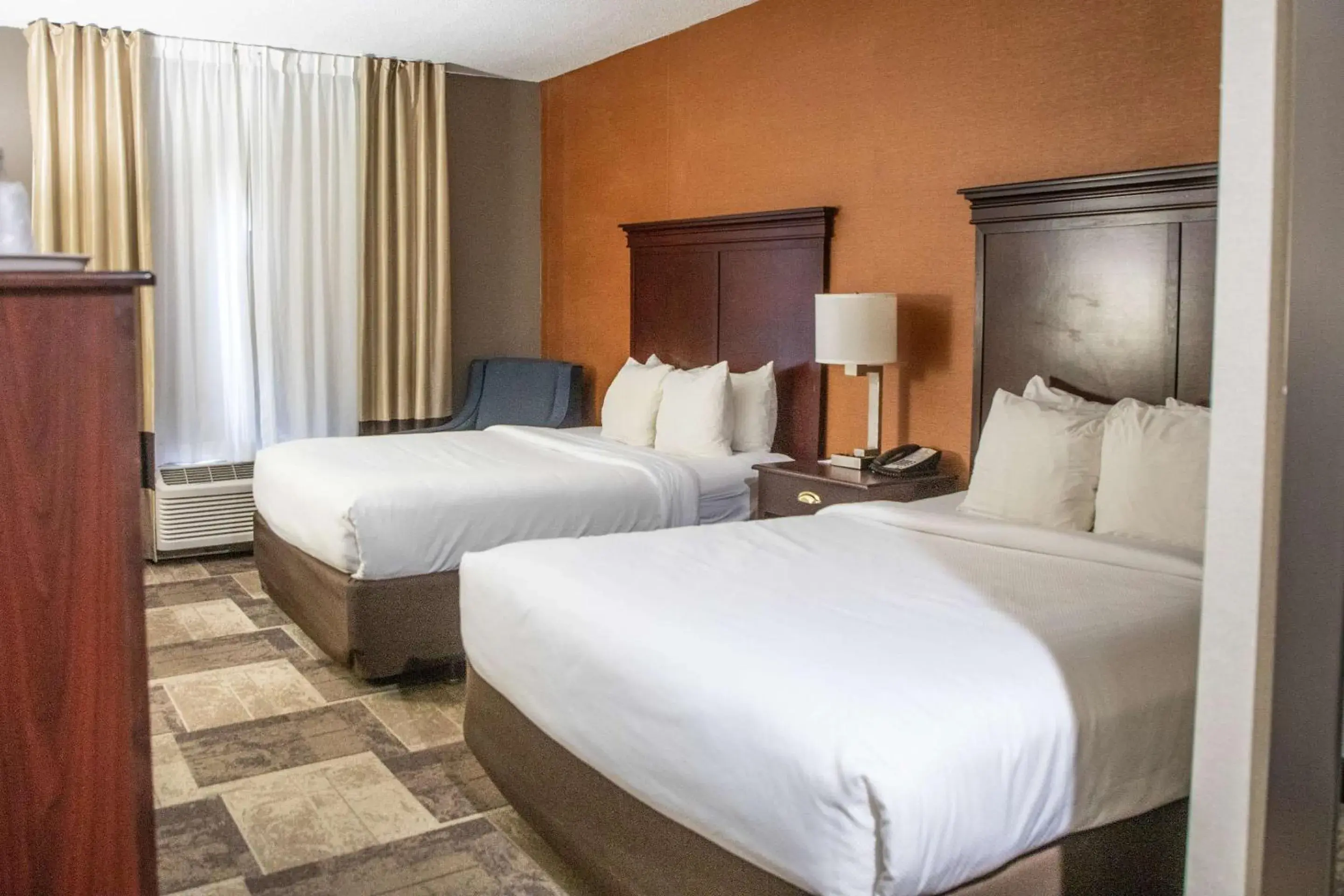 Bedroom, Bed in Comfort Inn & Suites Hutchinson Bedroom, Bed in Comfort Inn & Suites Hutchinson