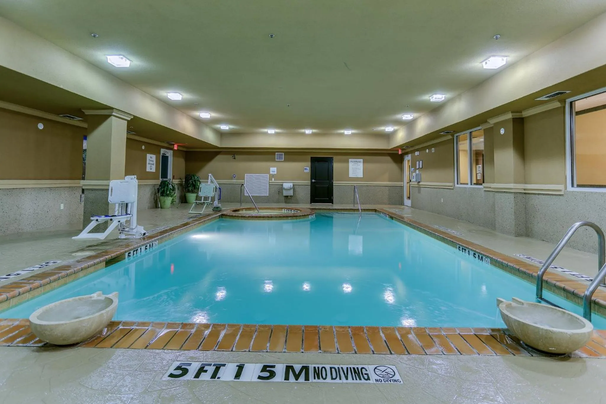Swimming pool in Holiday Inn Express Hotel & Suites Huntsville by IHG