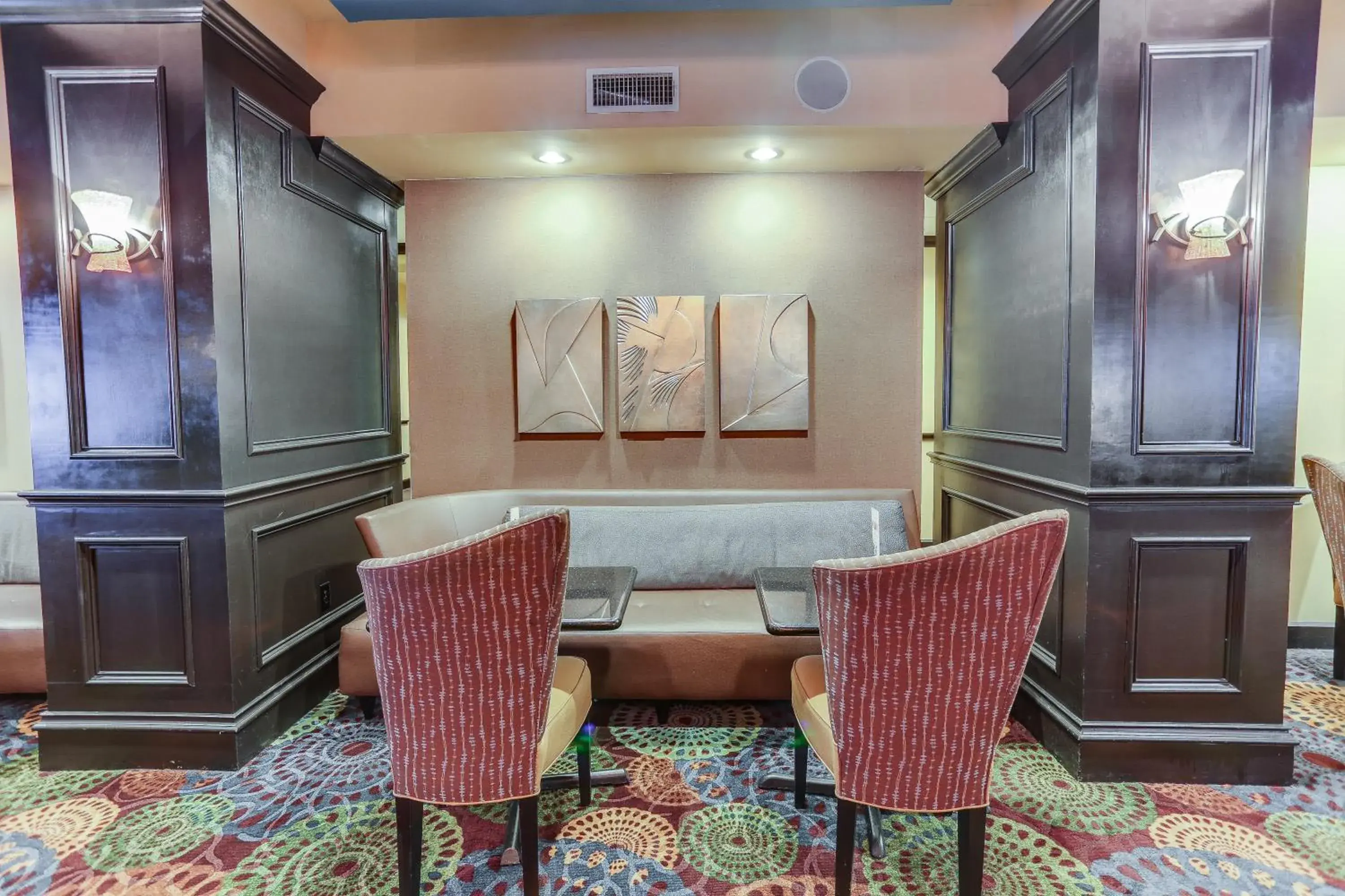 Property building in Holiday Inn Express Hotel & Suites Huntsville by IHG Property building in Holiday Inn Express Hotel & Suites Huntsville by IHG