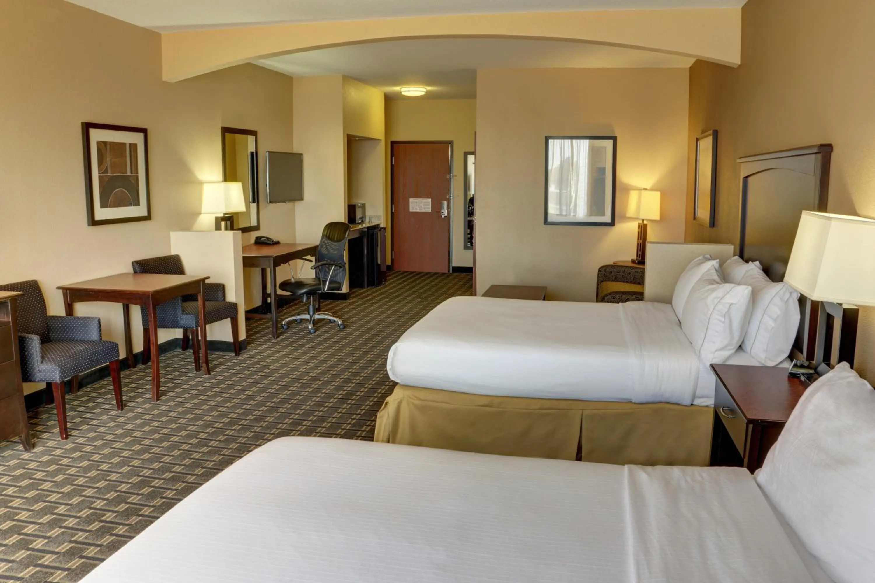 Photo of the whole room, Bed in Holiday Inn Express Hotel & Suites Huntsville by IHG