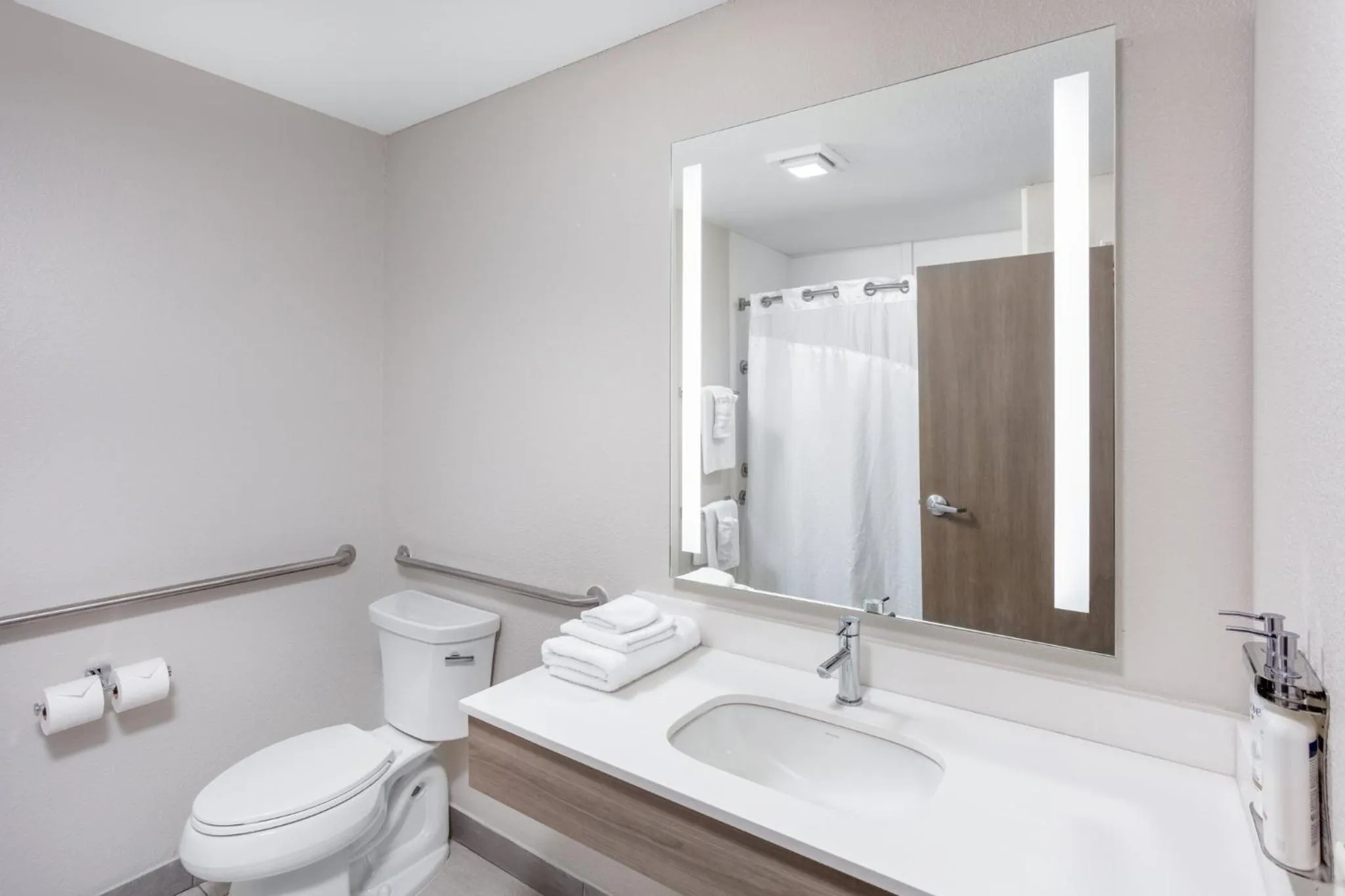 Photo of the whole room in Holiday Inn Express Kearney by IHG