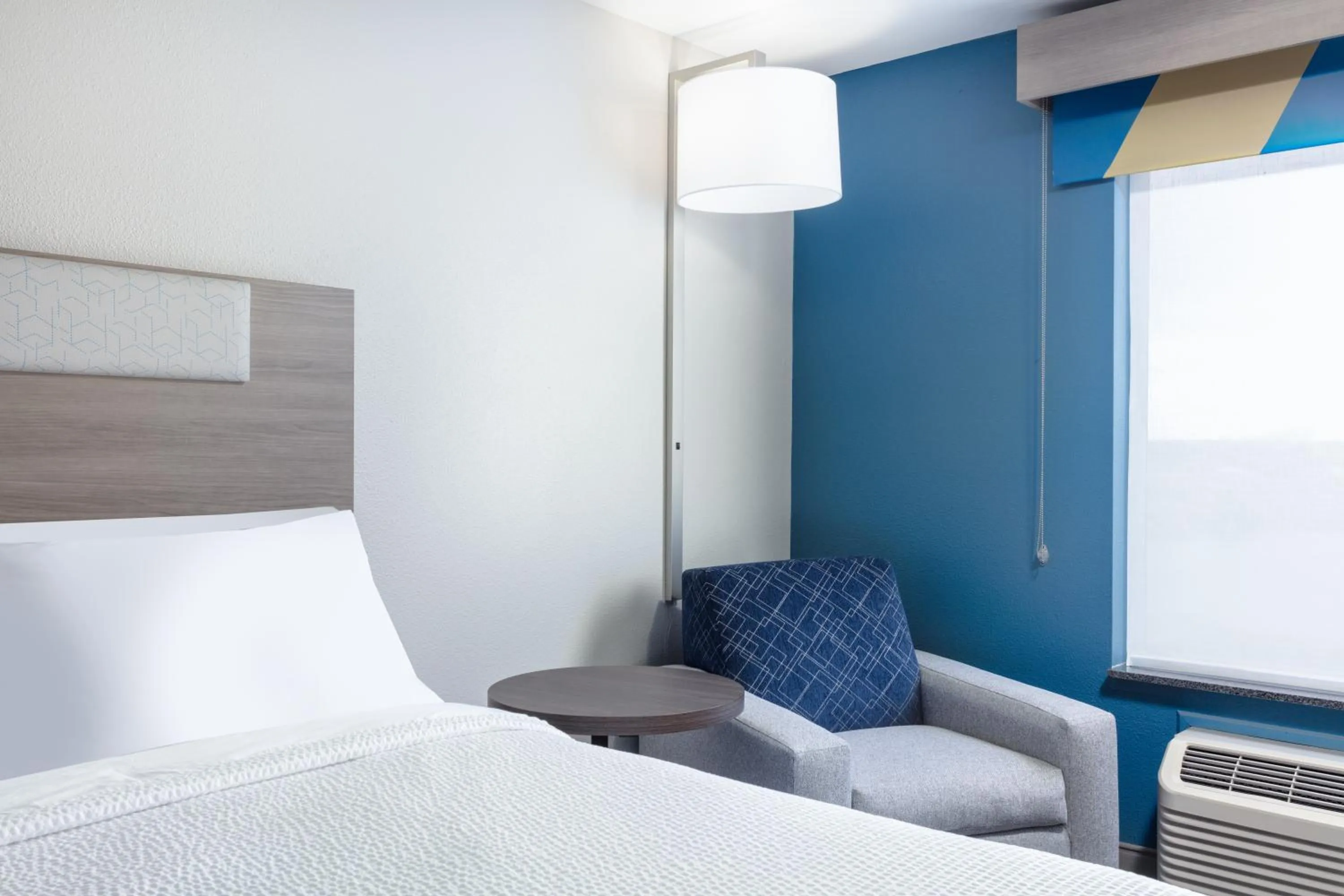 Seating area, Bed in Holiday Inn Express Kearney by IHG