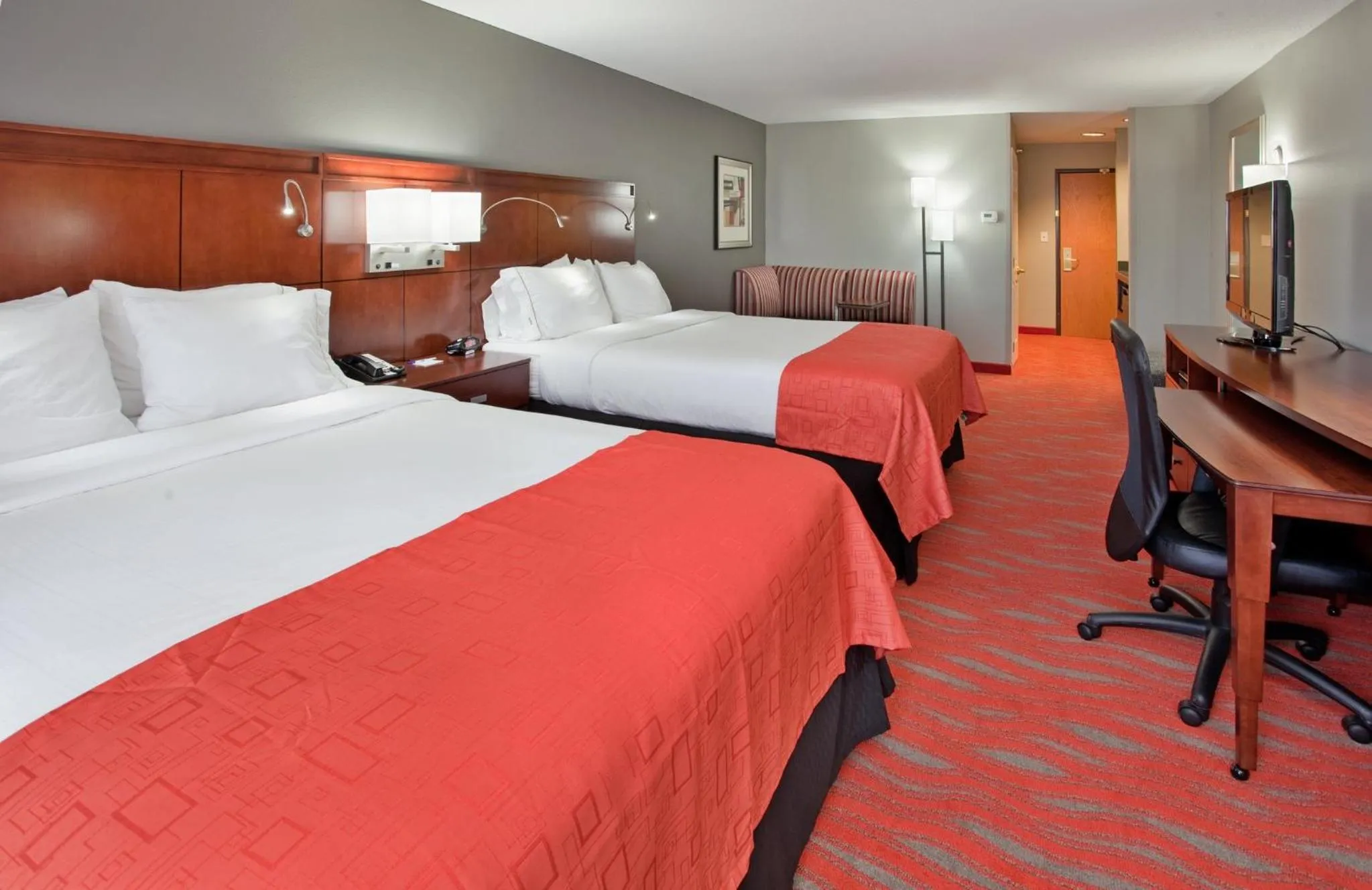 Photo of the whole room, Bed in Holiday Inn Express Kearney by IHG