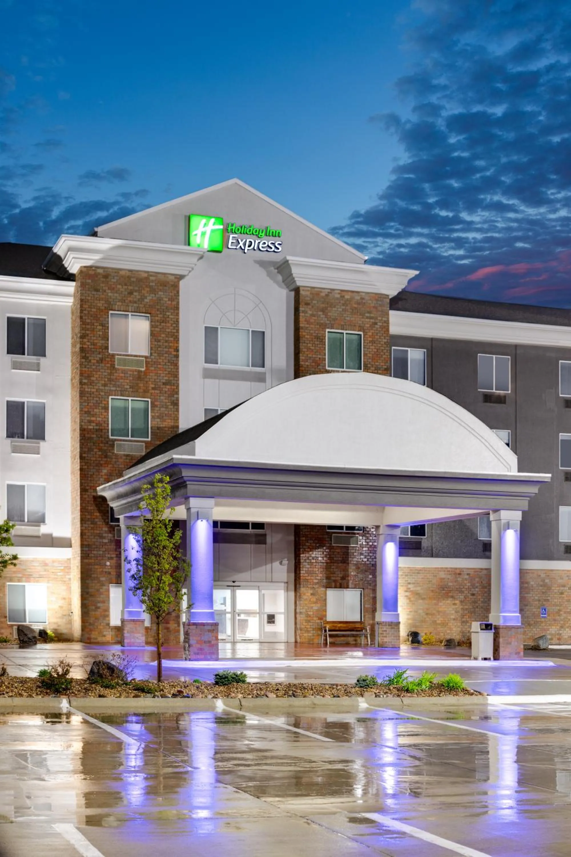 Property building in Holiday Inn Express Kearney by IHG