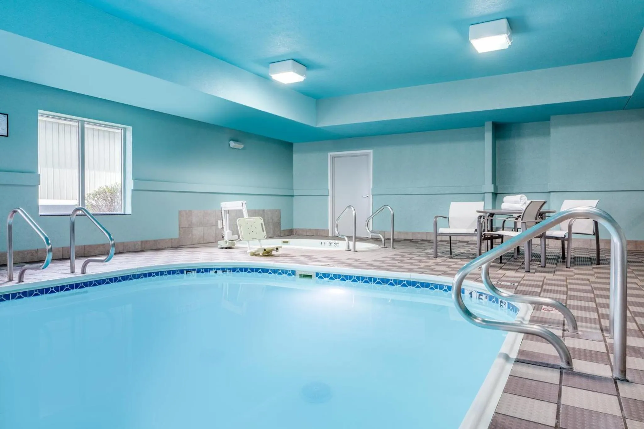 Swimming pool in Holiday Inn Express Kearney by IHG