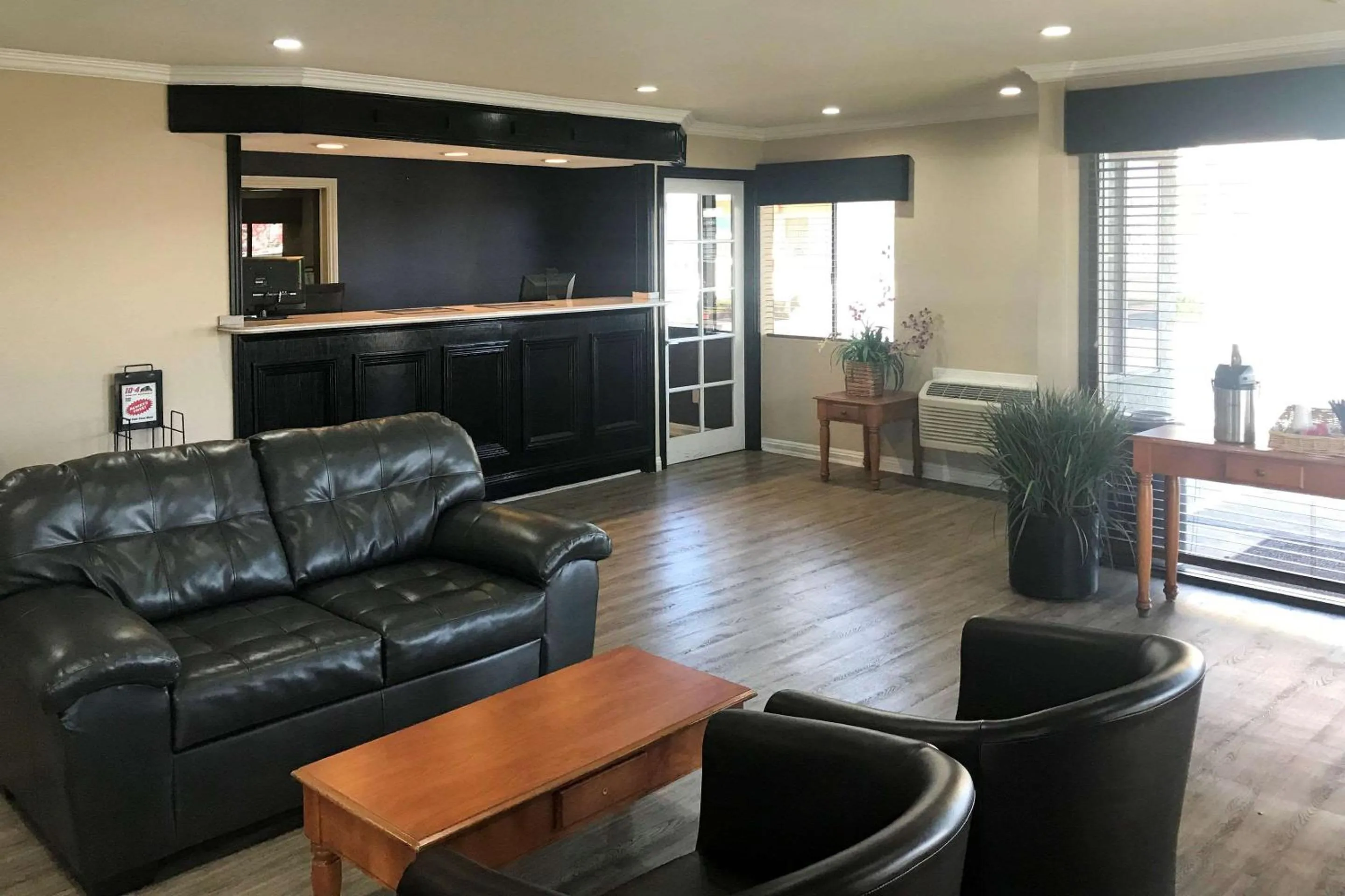 Lobby or reception in Rodeway Inn Ontario Mills Mall