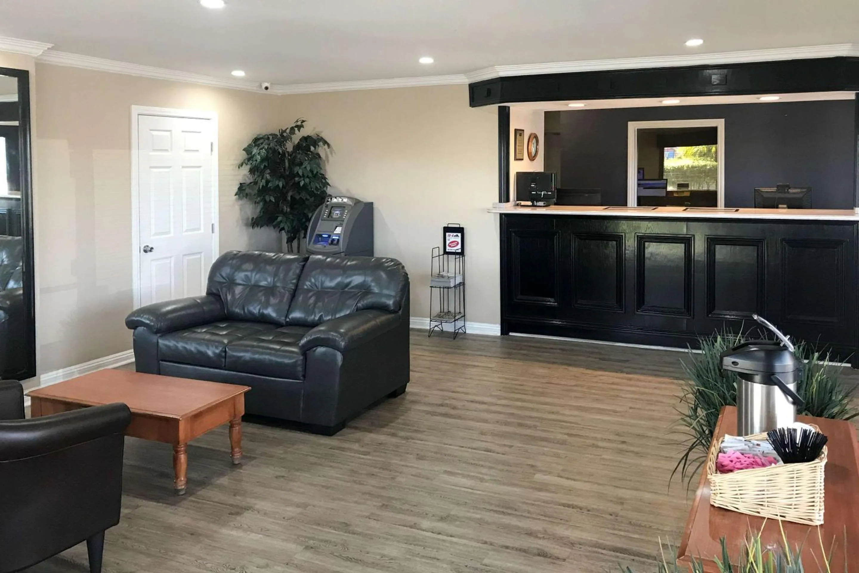 Lobby or reception in Rodeway Inn Ontario Mills Mall