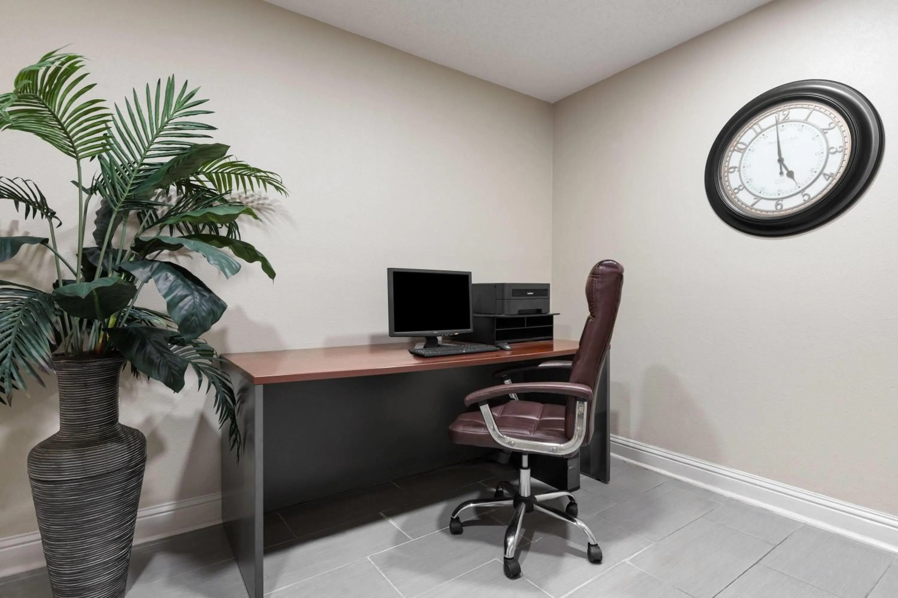 Business facilities in Super 8 by Wyndham New Orleans