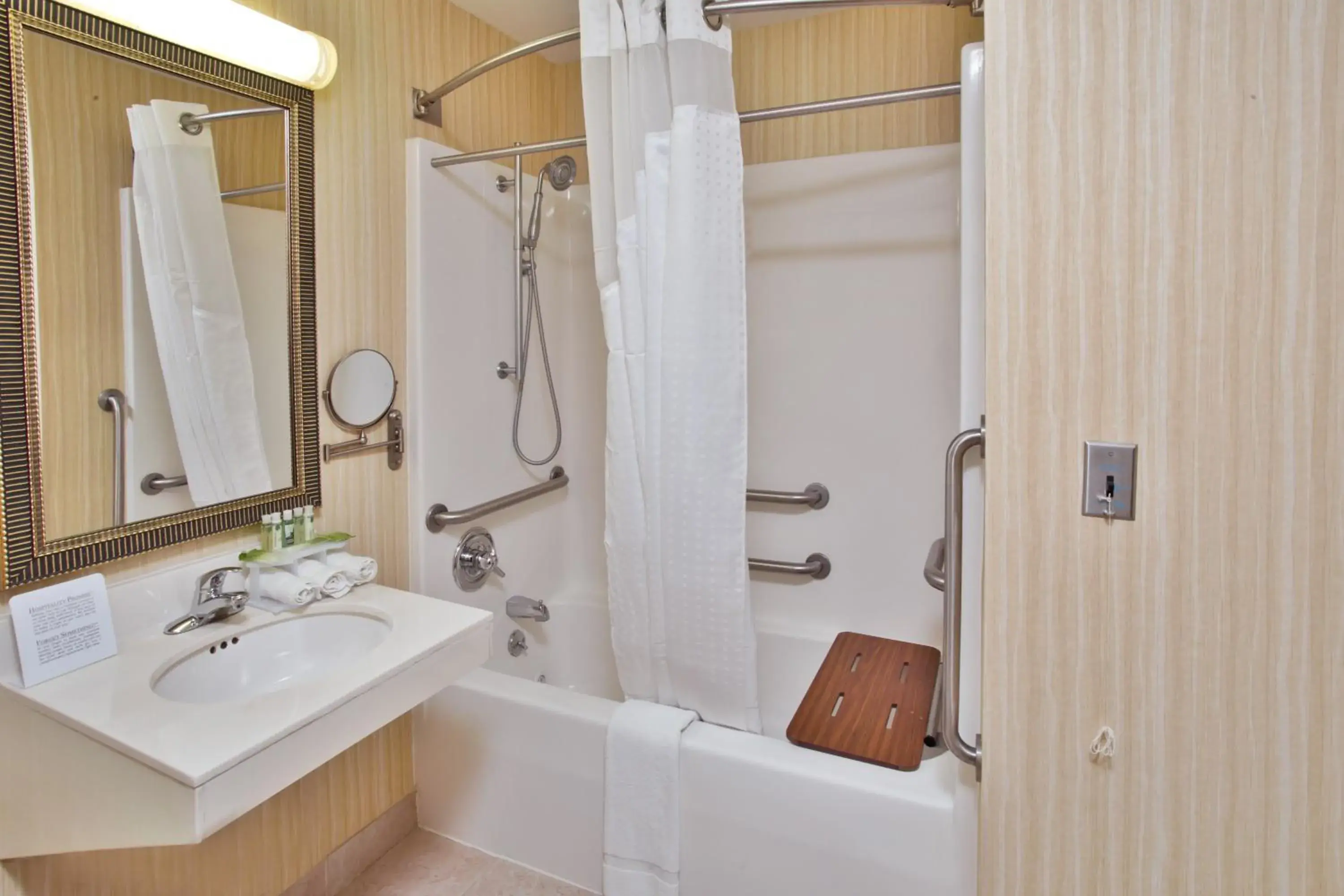 Bathroom in Holiday Inn Express Breaux Bridge by IHG Bathroom in Holiday Inn Express Breaux Bridge by IHG