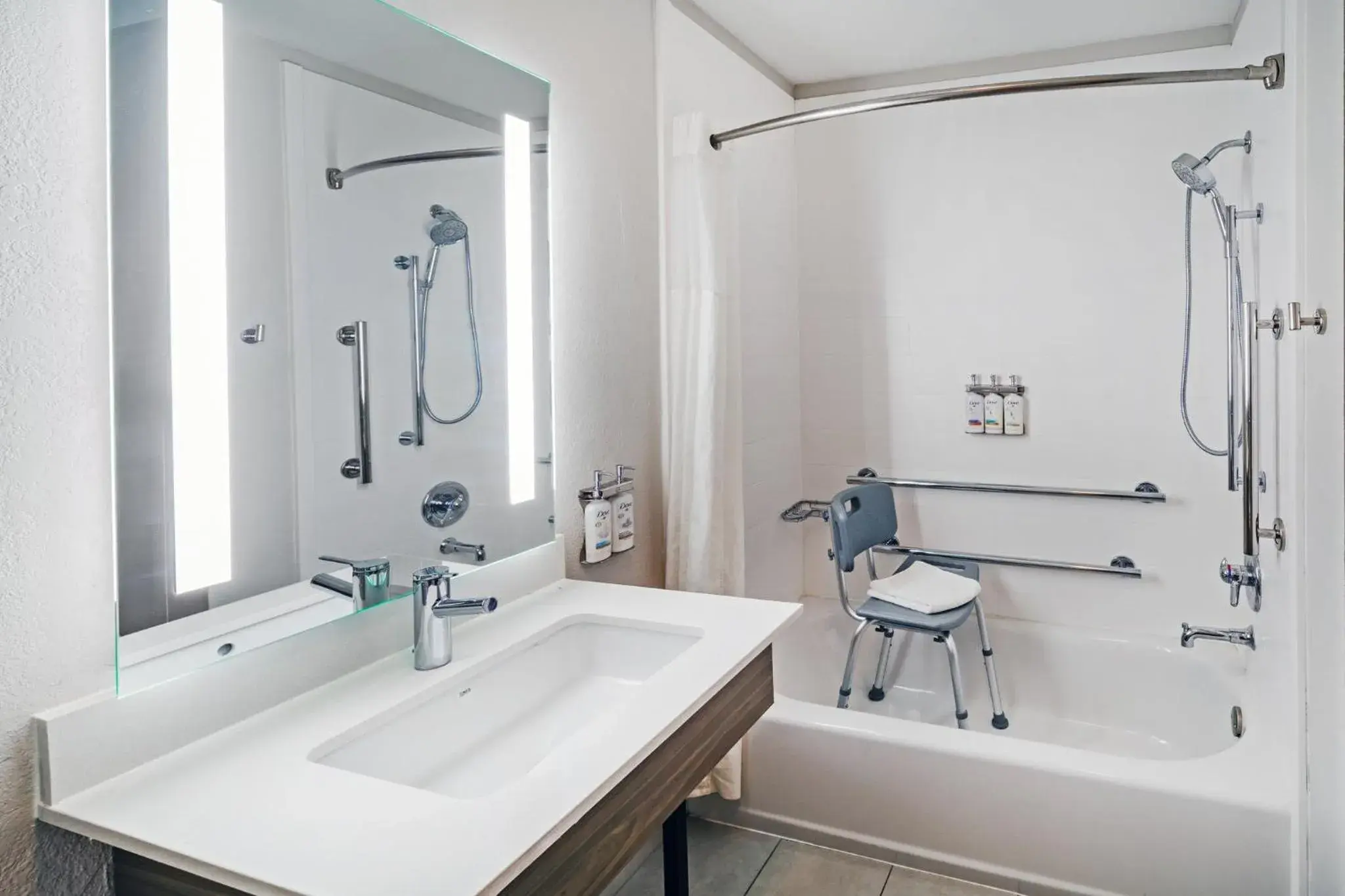 Queen Room with Two Queen Beds - Mobility Access Tub/Non-Smoking in Holiday Inn Express Breaux Bridge by IHG Queen Room with Two Queen Beds - Mobility Access Tub/Non-Smoking in Holiday Inn Express Breaux Bridge by IHG