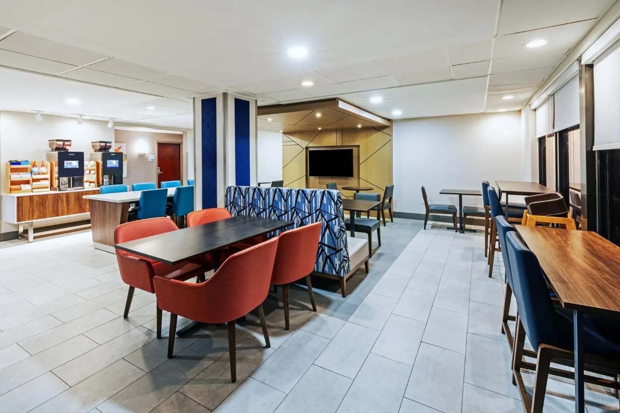 Breakfast in Holiday Inn Express Breaux Bridge by IHG Breakfast in Holiday Inn Express Breaux Bridge by IHG