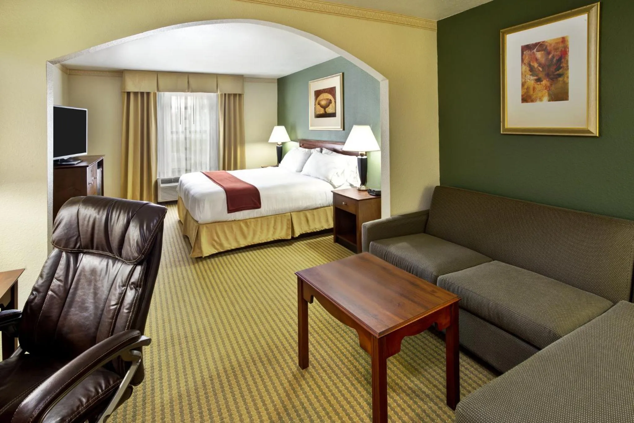 Photo of the whole room, Bed in Holiday Inn Express Breaux Bridge by IHG