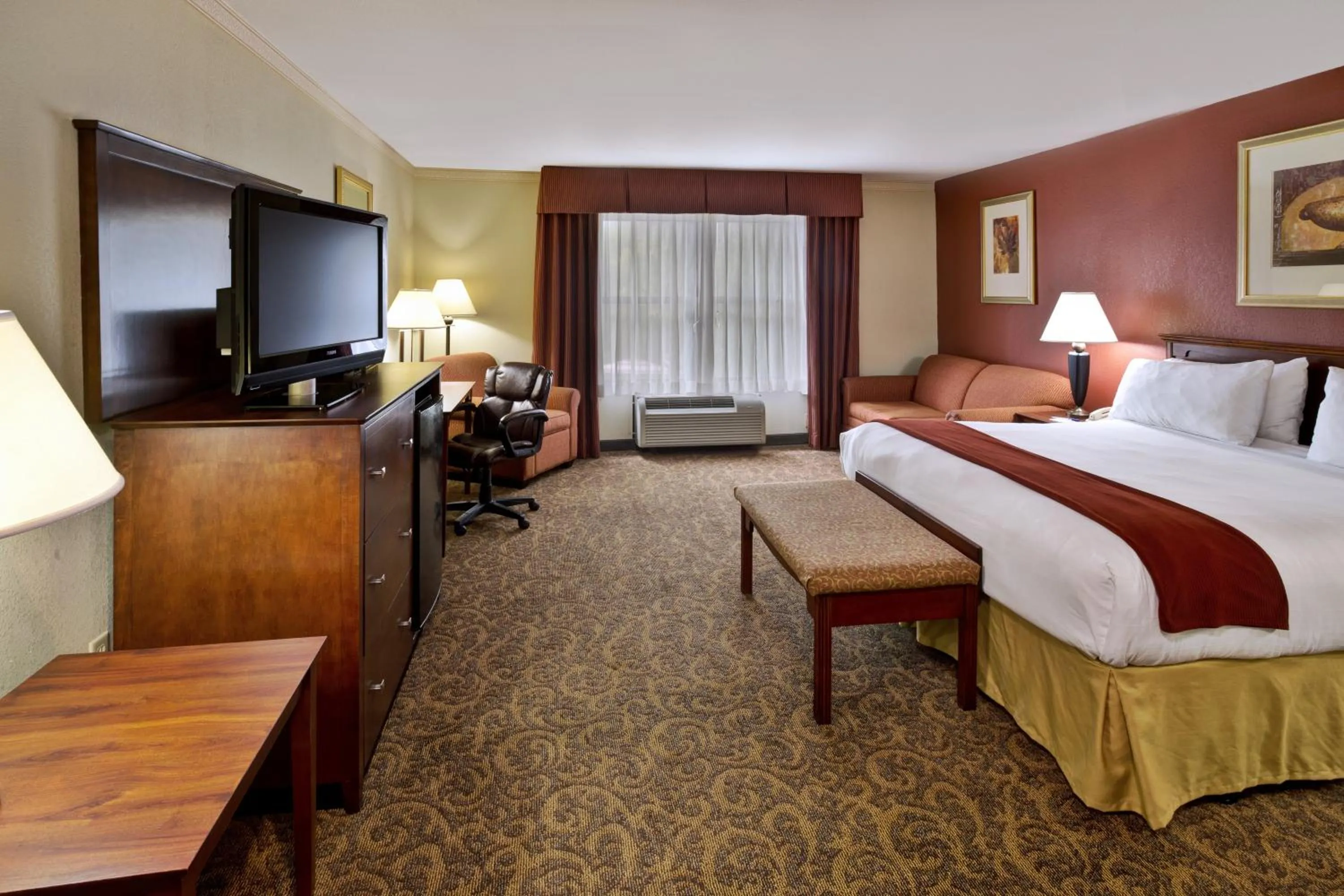 Photo of the whole room, Bed in Holiday Inn Express Breaux Bridge by IHG