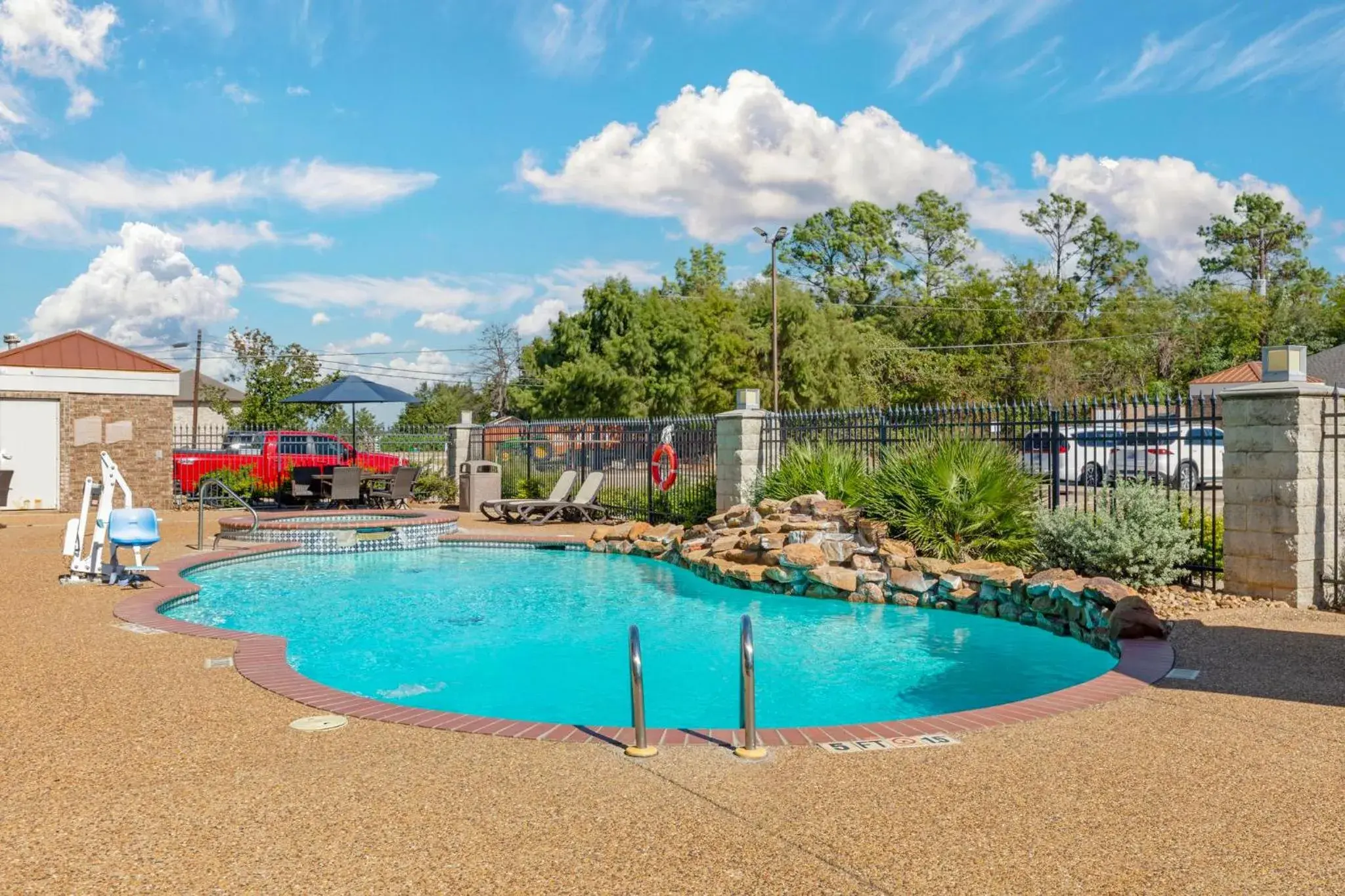 Swimming pool in Holiday Inn Express Hotel and Suites Fairfield-North by IHG Swimming pool in Holiday Inn Express Hotel and Suites Fairfield-North by IHG
