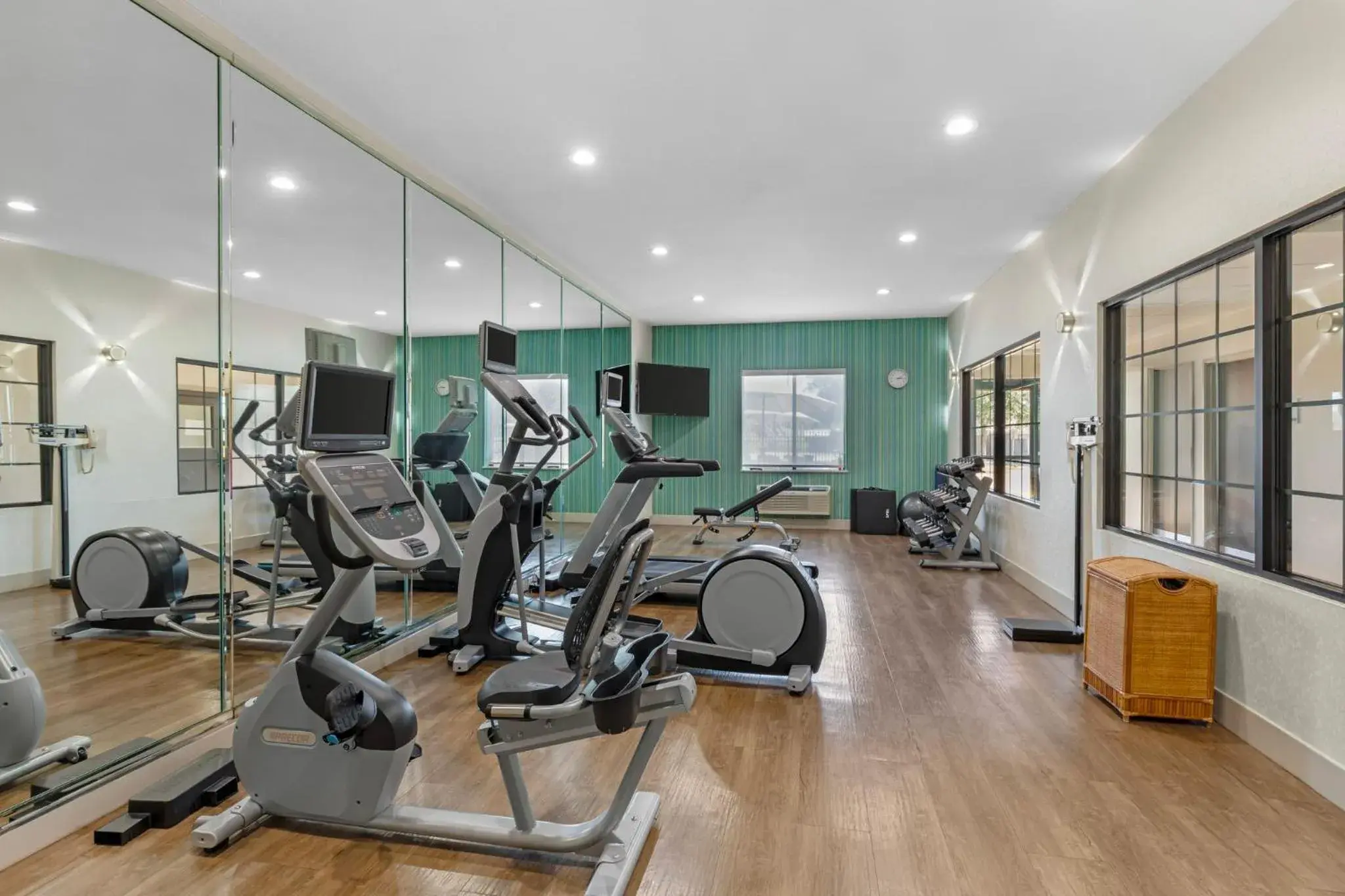 Fitness centre/facilities in Holiday Inn Express Hotel and Suites Fairfield-North by IHG Fitness centre/facilities in Holiday Inn Express Hotel and Suites Fairfield-North by IHG