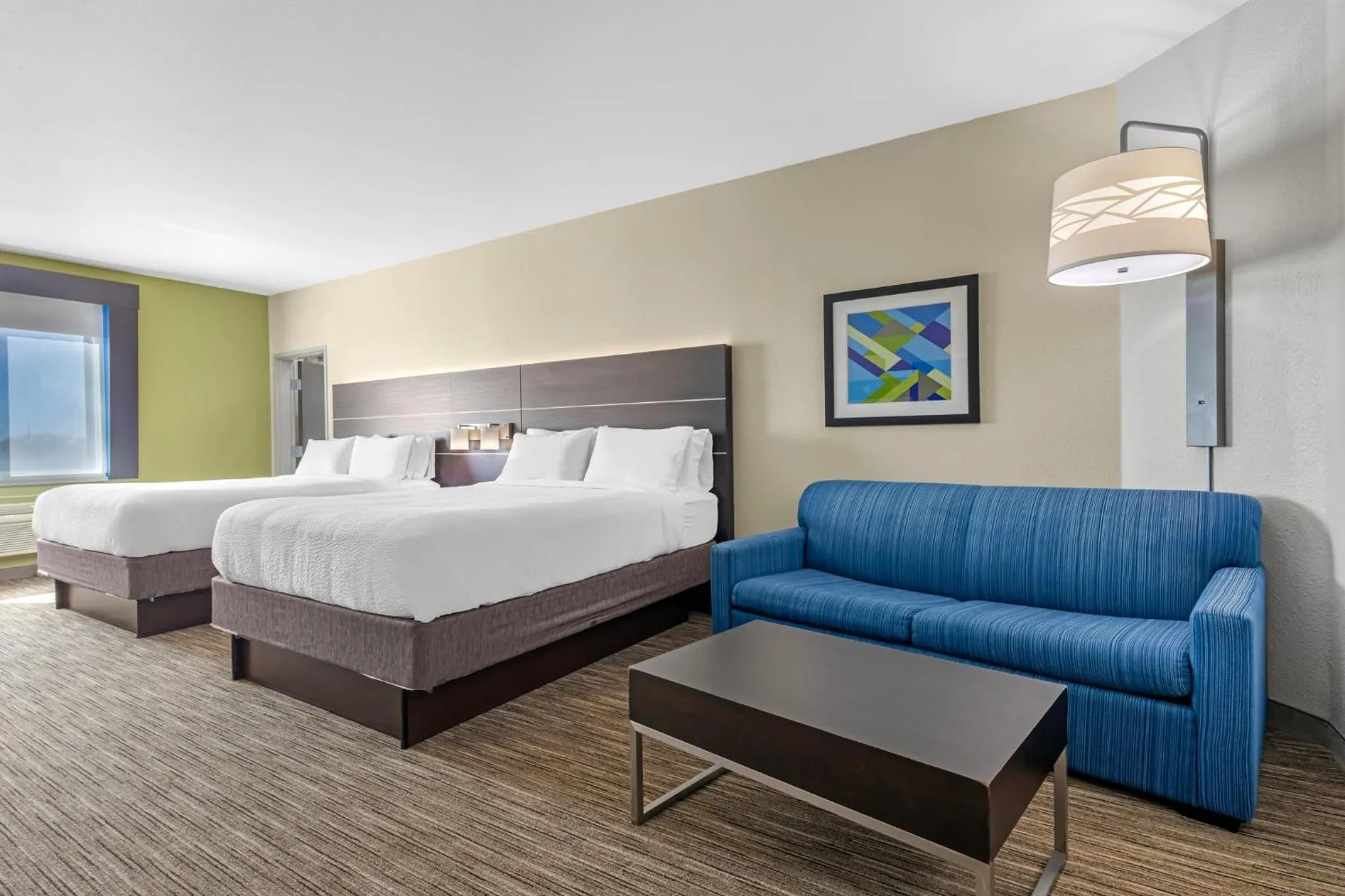 Photo of the whole room, Bed in Holiday Inn Express Hotel and Suites Fairfield-North by IHG