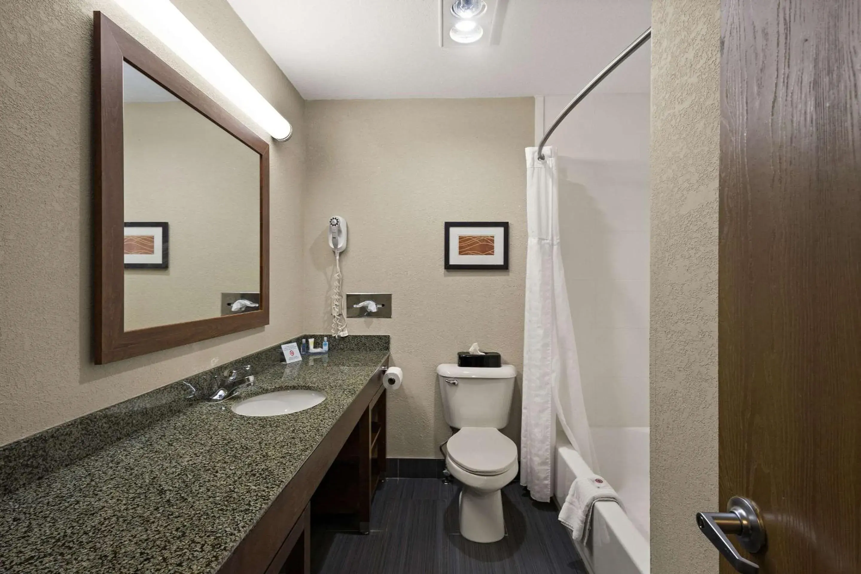 Bedroom in Comfort Inn Huntington Near University Bedroom in Comfort Inn Huntington Near University